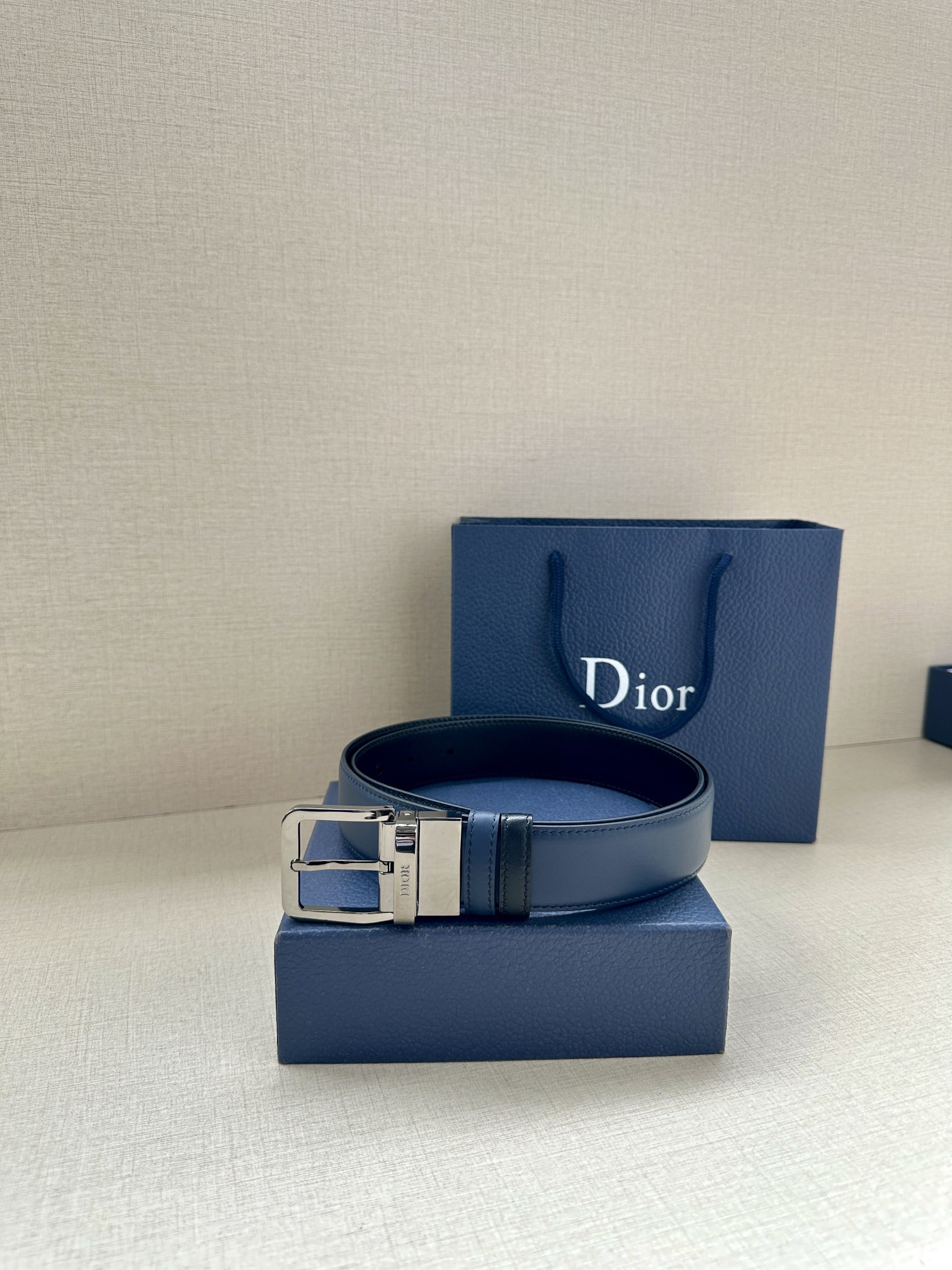 Dior原單皮帶 男士藍色霧面牛皮 寬版平頭銀扣款經典再現| 10 Dior原單皮帶 男士藍色霧面牛皮 寬版平頭銀扣款經典再現