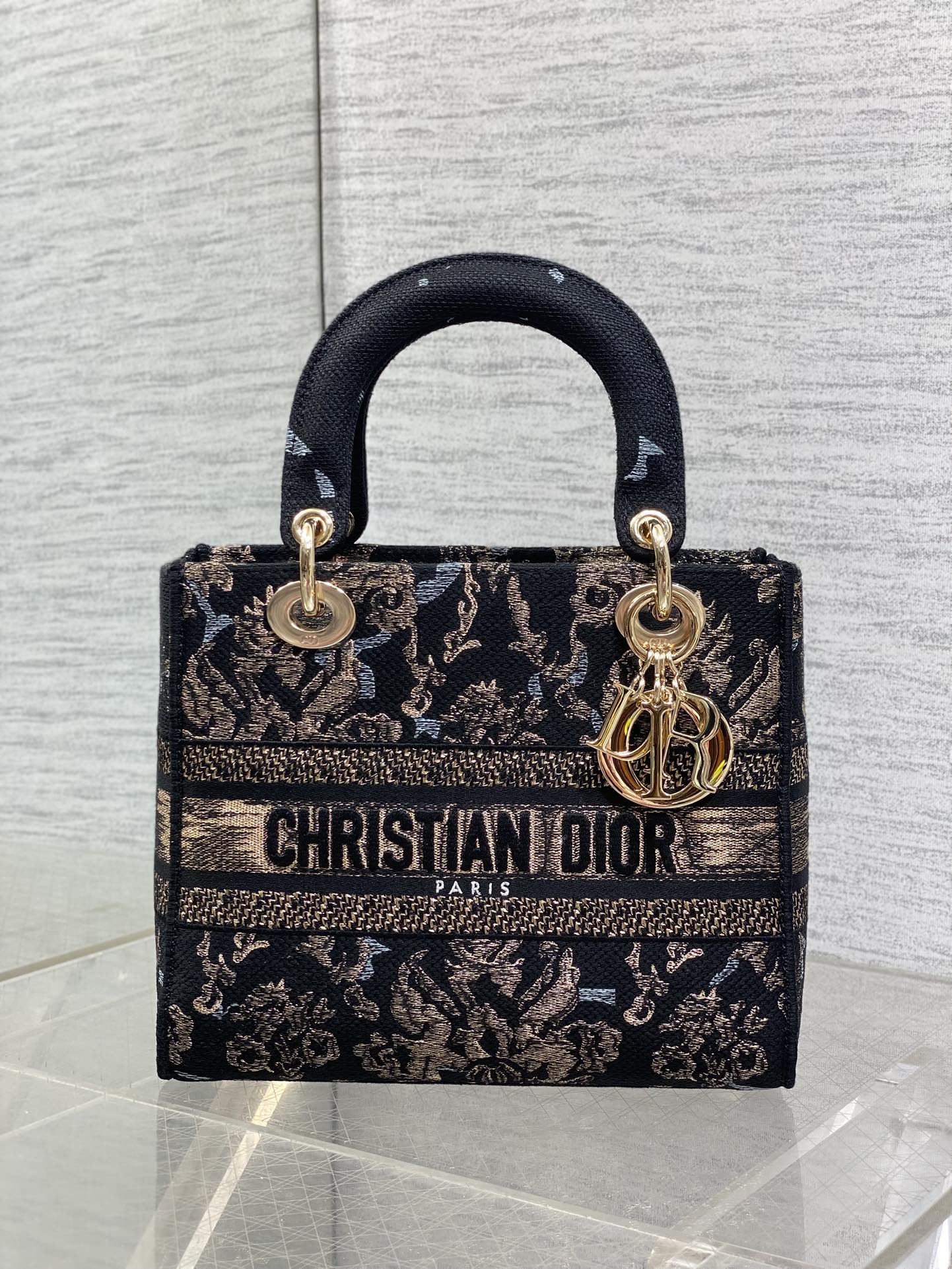 Dior高仿黑金刺繡Lady Dior手提包奢華感女款氣場單品| 14 Dior高仿黑金刺繡Lady Dior手提包奢華感女款氣場單品