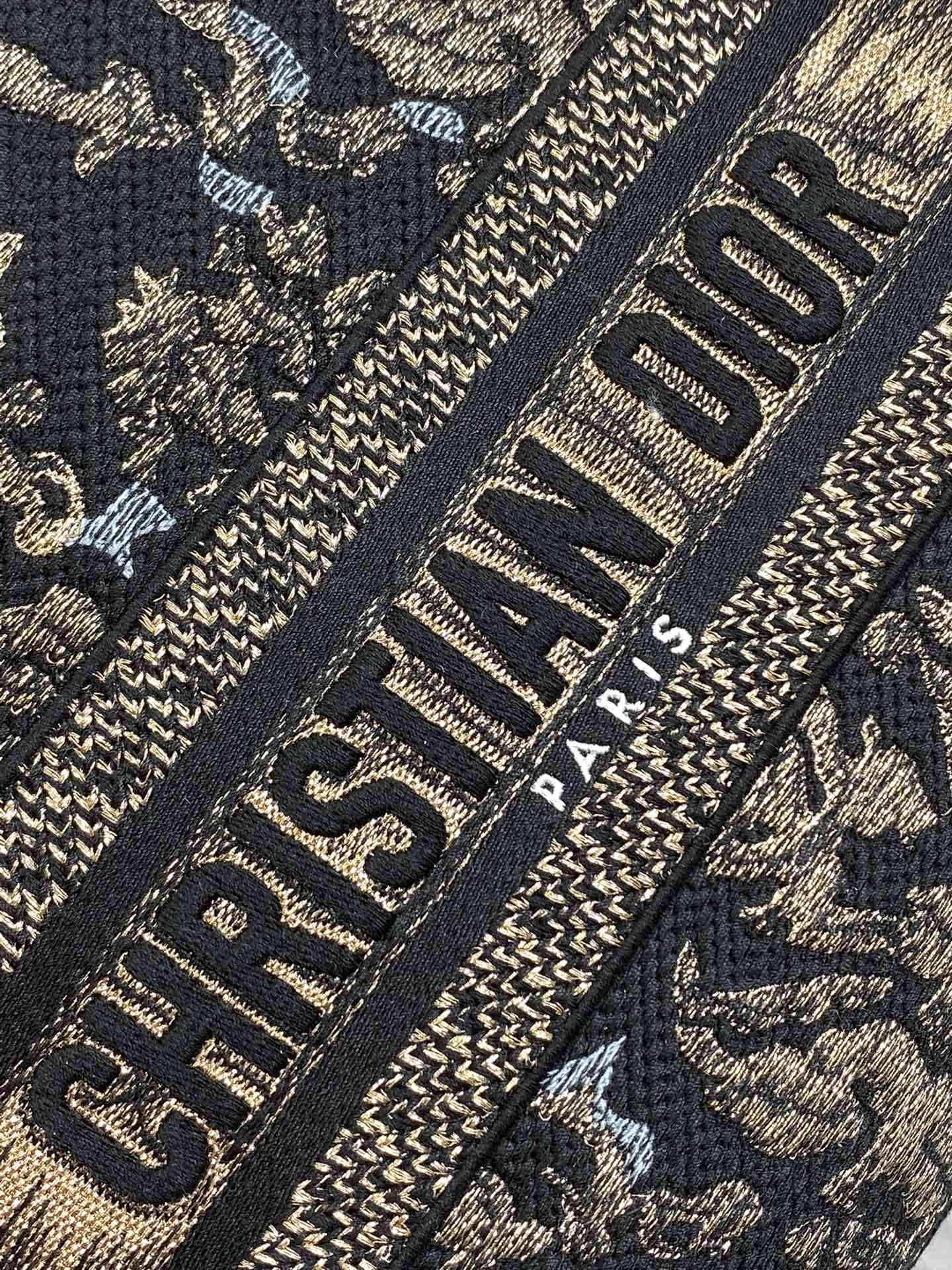 Dior高仿黑金刺繡Lady Dior手提包奢華感女款氣場單品| 12 Dior高仿黑金刺繡Lady Dior手提包奢華感女款氣場單品