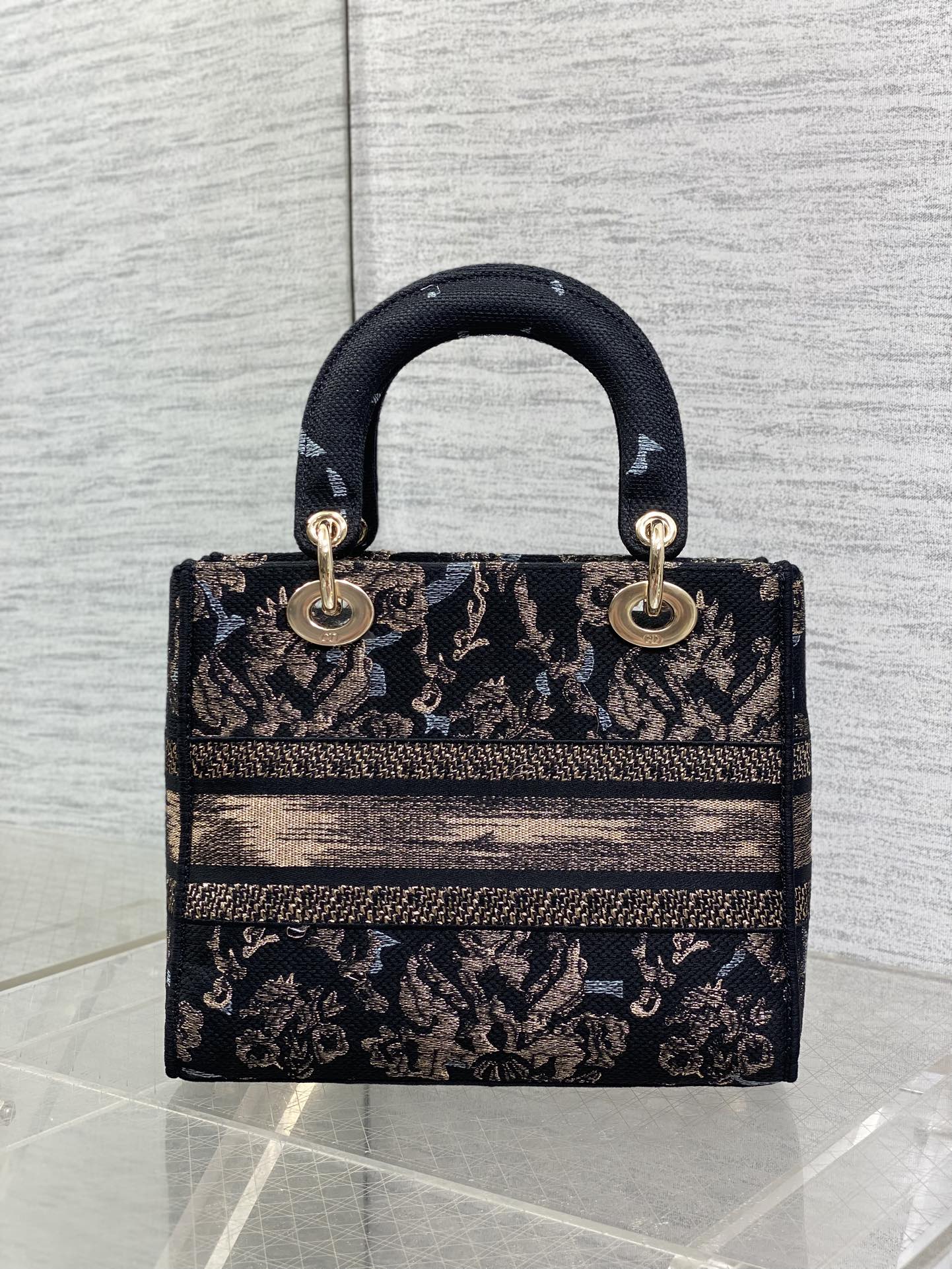 Dior高仿黑金刺繡Lady Dior手提包奢華感女款氣場單品| 11 Dior高仿黑金刺繡Lady Dior手提包奢華感女款氣場單品