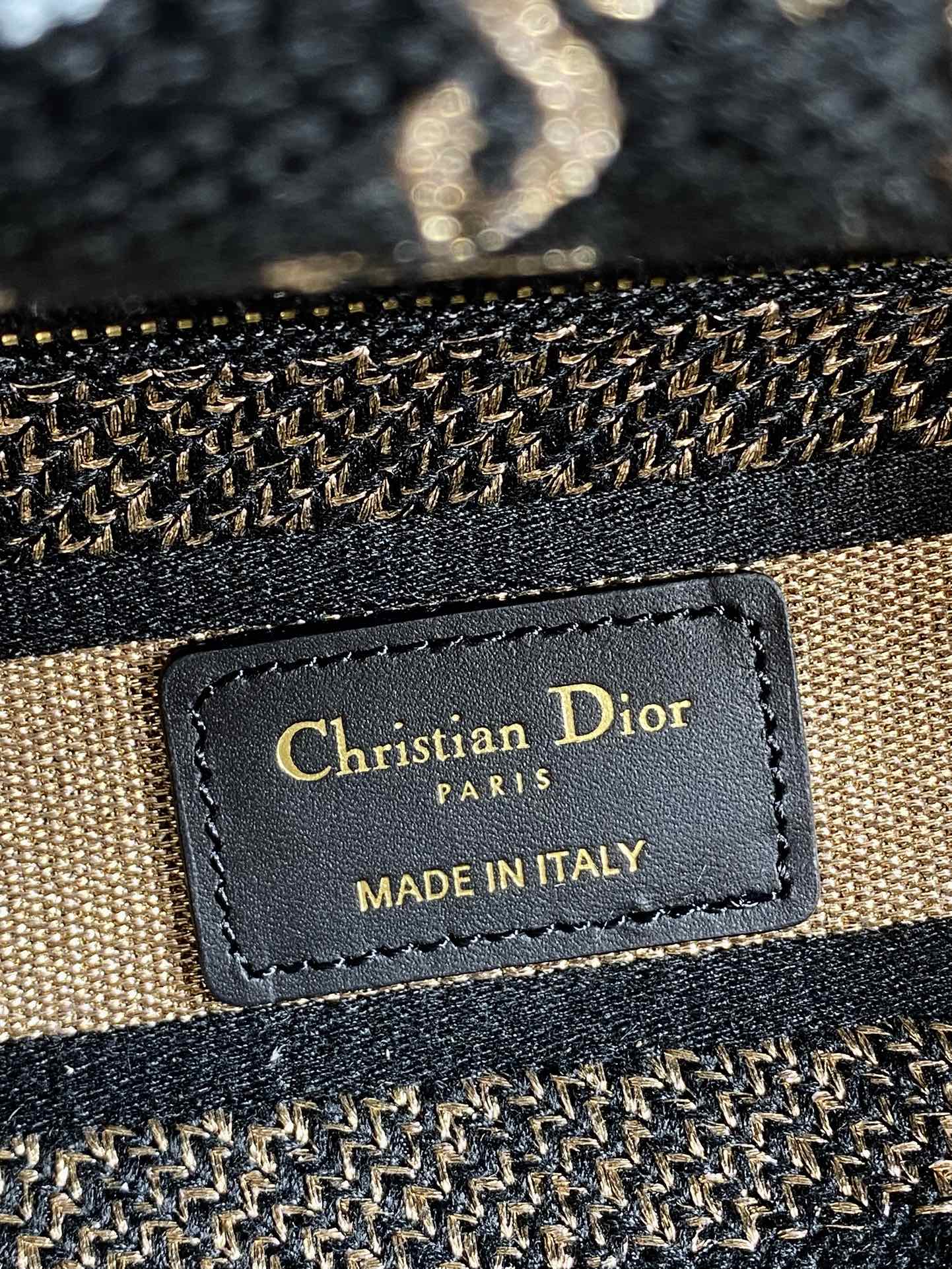 Dior高仿黑金刺繡Lady Dior手提包奢華感女款氣場單品| 7 Dior高仿黑金刺繡Lady Dior手提包奢華感女款氣場單品