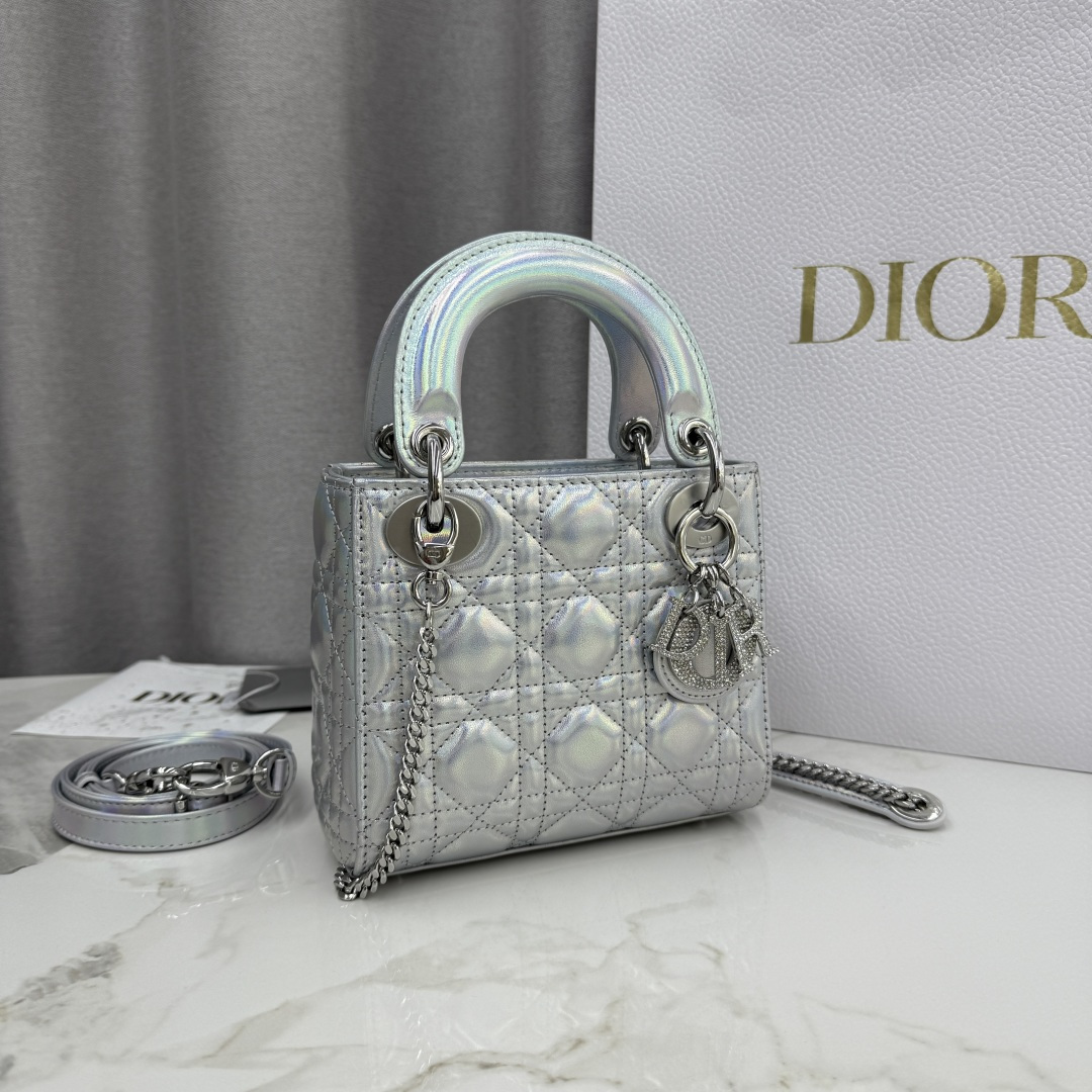 Dior高仿迷你Lady Dior銀色亮面女用手提包2026春夏新作| 14 Dior高仿迷你Lady Dior銀色亮面女用手提包2026春夏新作