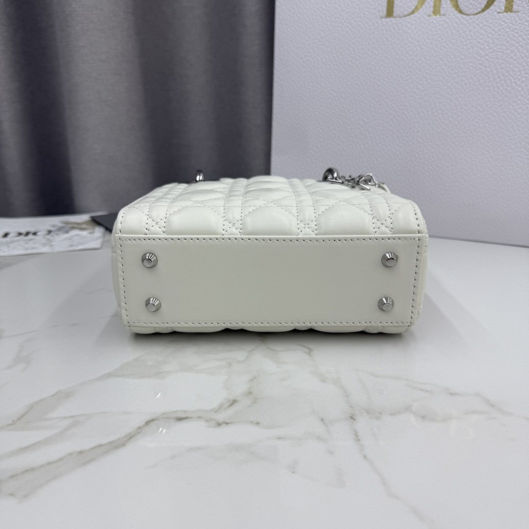 Dior一比一白色Lady Dior女用皮革小包氣質優雅實用推薦| 10 Dior一比一白色Lady Dior女用皮革小包氣質優雅實用推薦