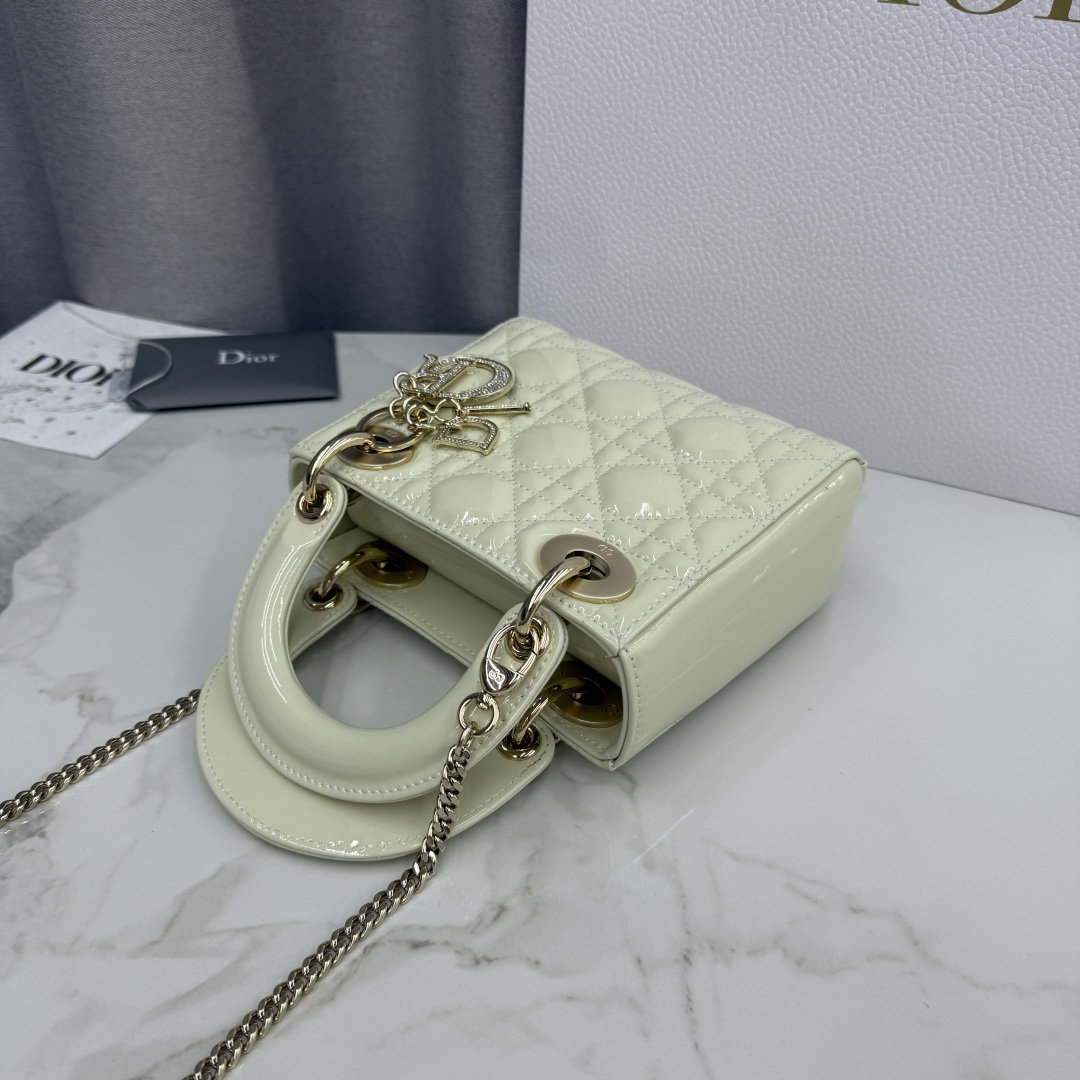 Dior高仿米杏色漆皮Lady Dior手提包女用精緻鏈條款式| 12 Dior高仿米杏色漆皮Lady Dior手提包女用精緻鏈條款式