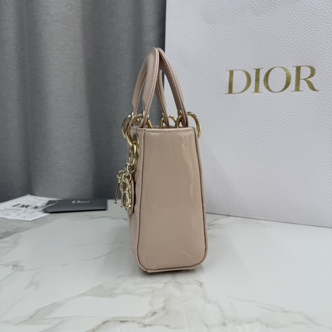 Dior一比一裸粉漆皮Lady Dior女包迷你款氣質輕奢設計| 9 Dior一比一裸粉漆皮Lady Dior女包迷你款氣質輕奢設計