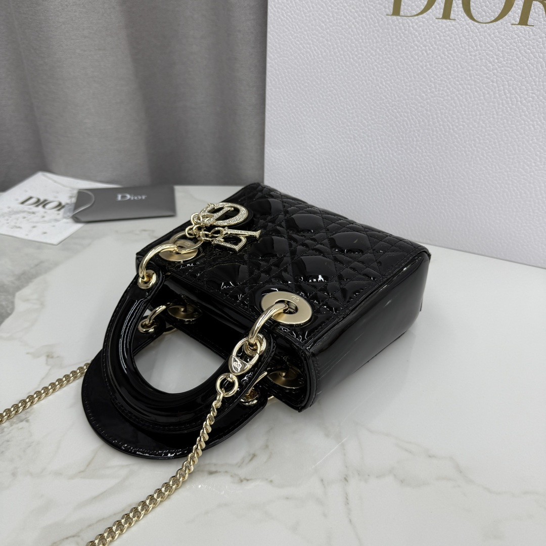 Dior高仿漆皮黑色Lady Dior手提包女款鏈條光澤感設計| 12 Dior高仿漆皮黑色Lady Dior手提包女款鏈條光澤感設計
