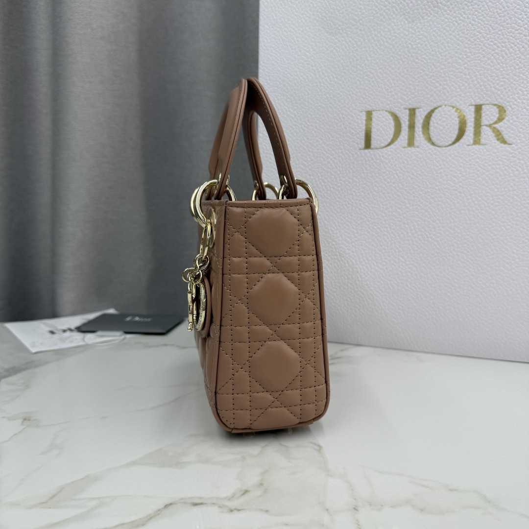DiorA貨迷你戴妃包 女款焦糖棕色百搭手提包款| 9 DiorA貨迷你戴妃包 女款焦糖棕色百搭手提包款
