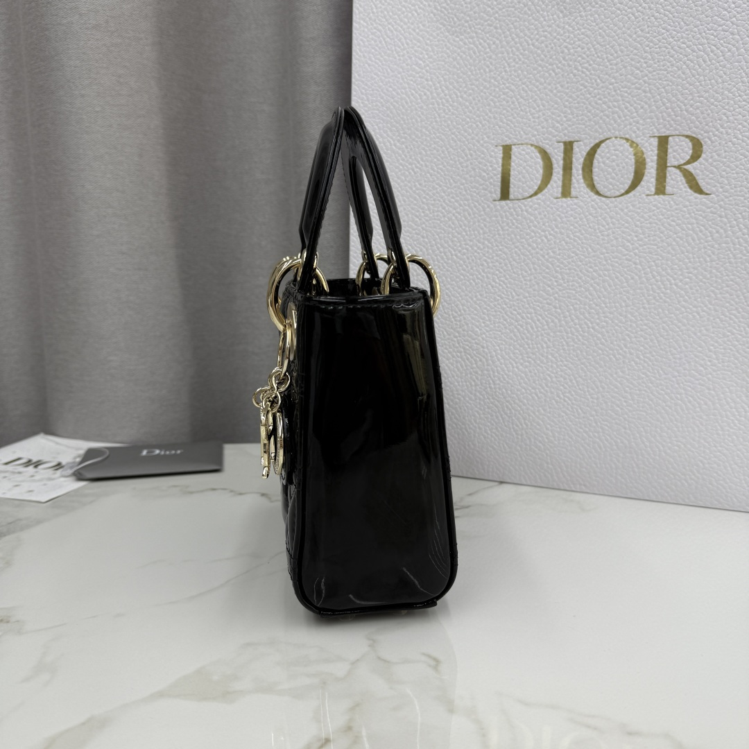 Dior高仿漆皮黑色Lady Dior手提包女款鏈條光澤感設計| 9 Dior高仿漆皮黑色Lady Dior手提包女款鏈條光澤感設計