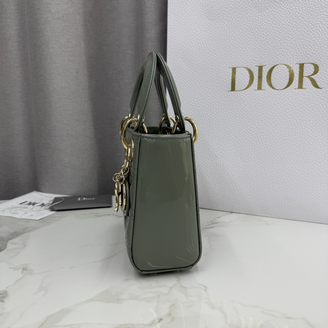 Dior高仿霧灰綠漆皮Lady Dior手提包鏈條女款冷淡風設計| 9 Dior高仿霧灰綠漆皮Lady Dior手提包鏈條女款冷淡風設計