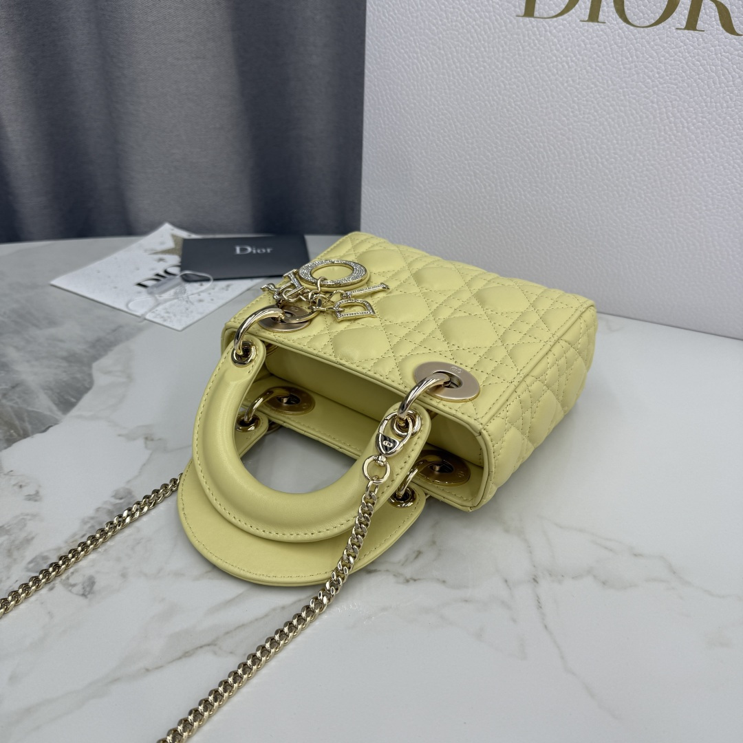 Dior原單黃色Lady Dior女包迷你款亮面設計清新亮眼| 12 Dior原單黃色Lady Dior女包迷你款亮面設計清新亮眼