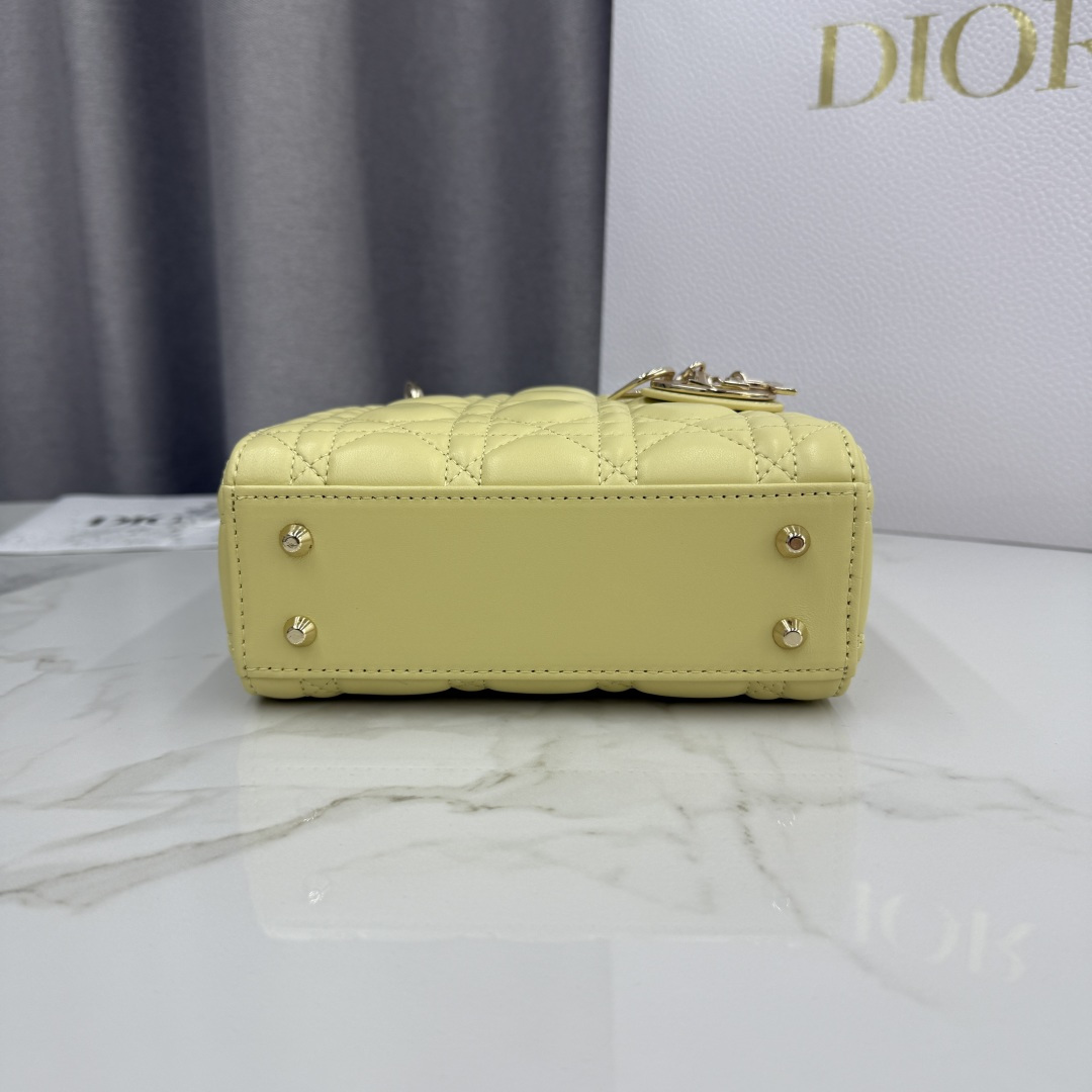 Dior原單黃色Lady Dior女包迷你款亮面設計清新亮眼| 10 Dior原單黃色Lady Dior女包迷你款亮面設計清新亮眼