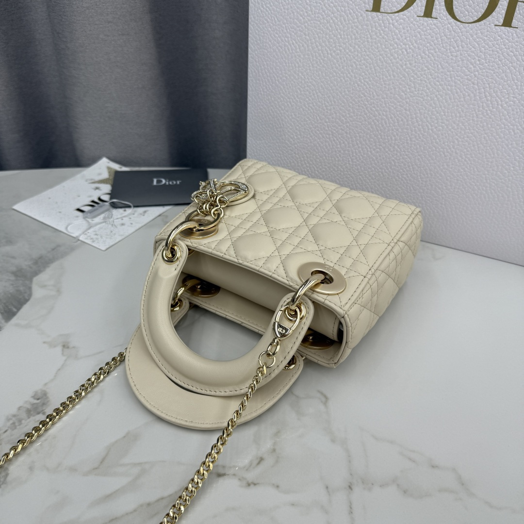 Dior一比一奶油白Lady Dior女用手提包鏈條小巧氣質款| 12 Dior一比一奶油白Lady Dior女用手提包鏈條小巧氣質款
