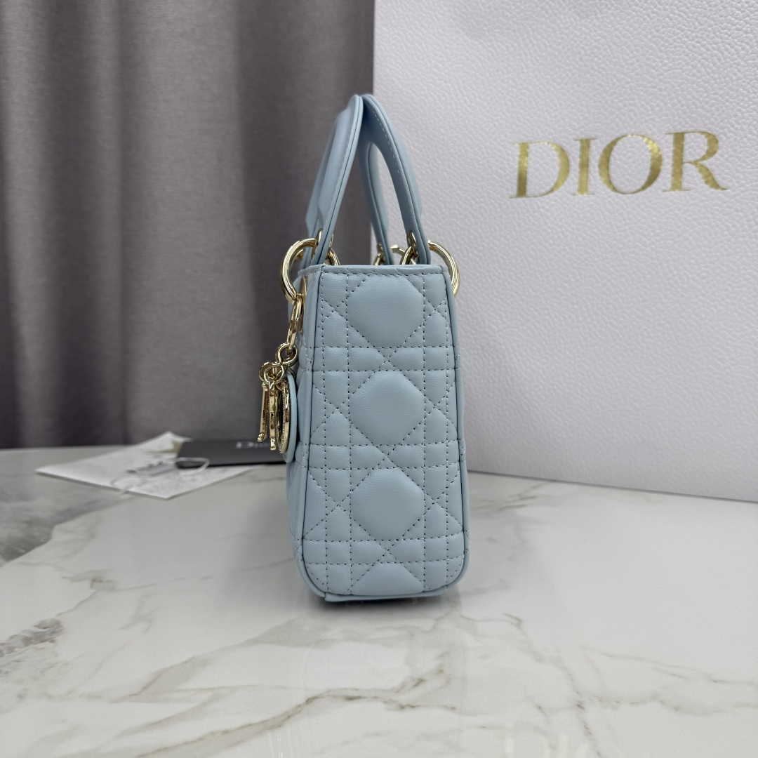 Dior一比一天藍色Lady Dior小款女包典雅設計輕奢推薦| 9 Dior一比一天藍色Lady Dior小款女包典雅設計輕奢推薦
