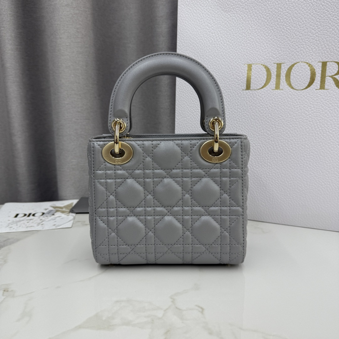 Dior高仿霧灰Lady Dior女包小款實用設計百搭質感風格| 13 Dior高仿霧灰Lady Dior女包小款實用設計百搭質感風格