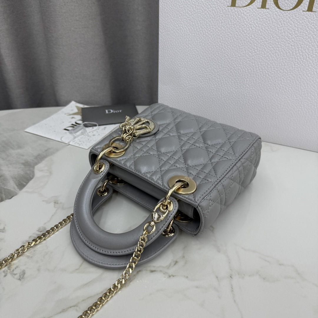 Dior高仿霧灰Lady Dior女包小款實用設計百搭質感風格| 12 Dior高仿霧灰Lady Dior女包小款實用設計百搭質感風格