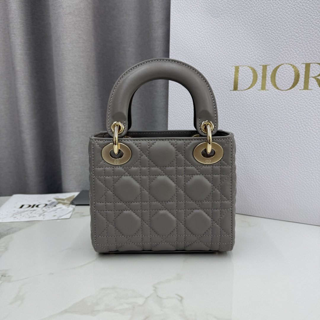 Dior原單深灰Lady Dior女用小包霧面質感都會氣息設計| 13 Dior原單深灰Lady Dior女用小包霧面質感都會氣息設計