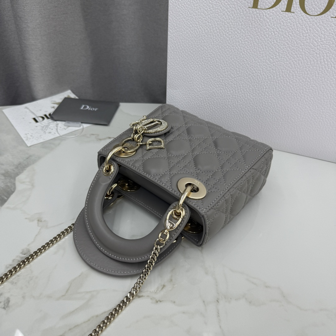 Dior原單深灰Lady Dior女用小包霧面質感都會氣息設計| 12 Dior原單深灰Lady Dior女用小包霧面質感都會氣息設計