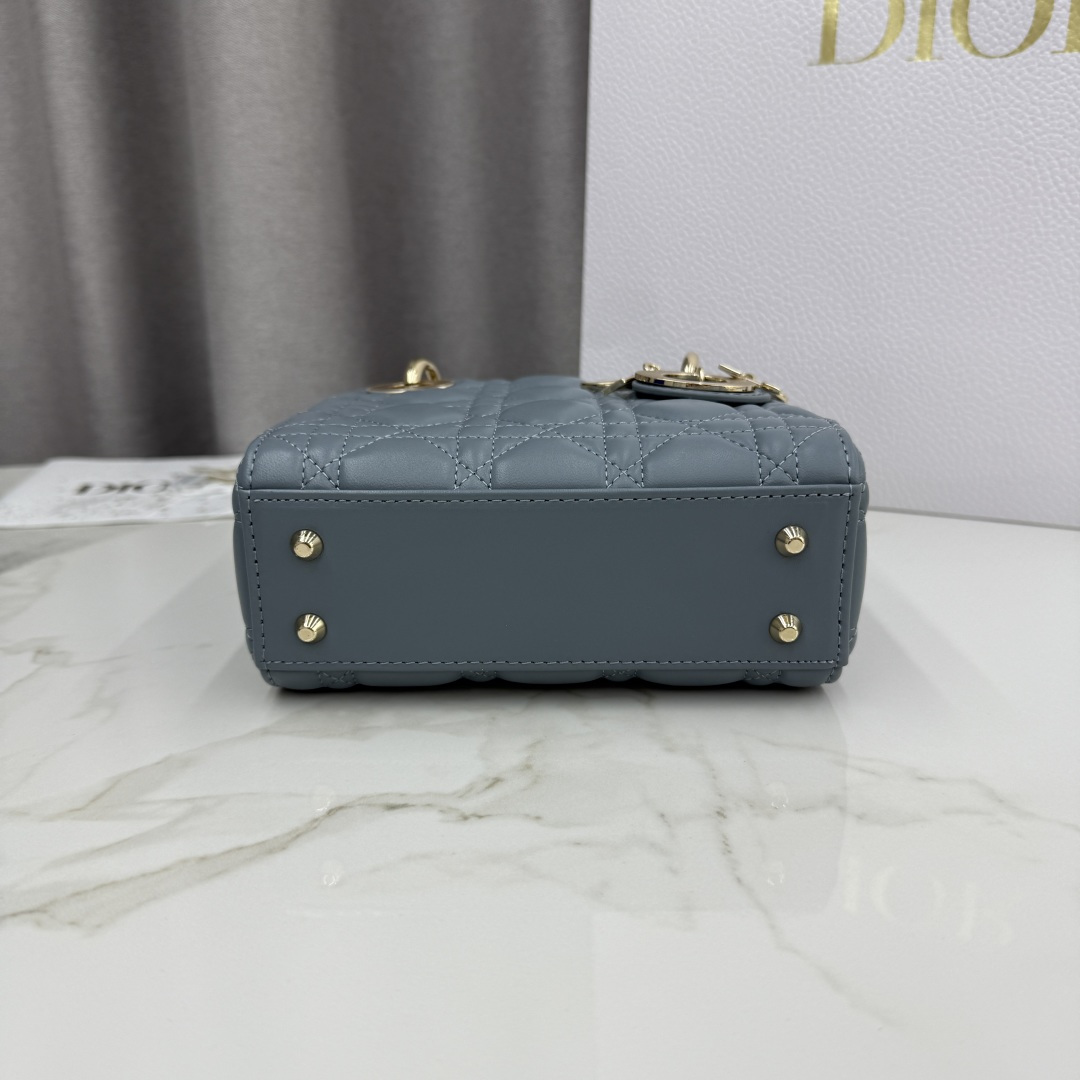 Dior高仿戴妃包女款 深藍灰色迷你款式氣質百搭| 10 Dior高仿戴妃包女款 深藍灰色迷你款式氣質百搭