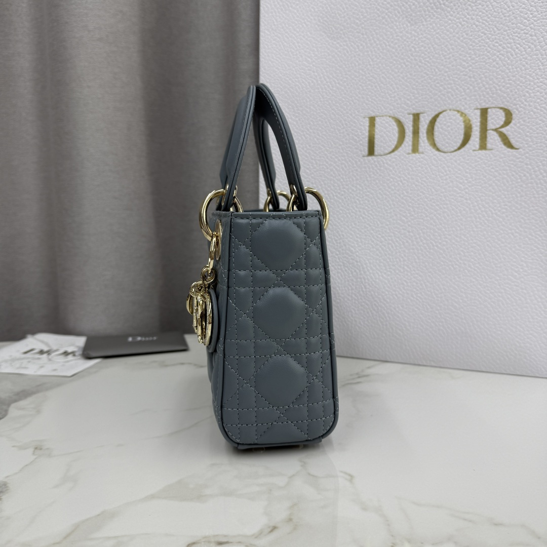 Dior高仿戴妃包女款 深藍灰色迷你款式氣質百搭| 9 Dior高仿戴妃包女款 深藍灰色迷你款式氣質百搭