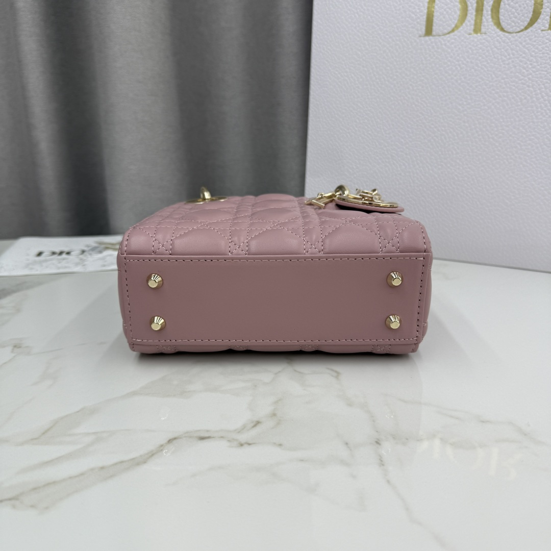 Dior一比一仿戴妃包 玫瑰粉迷你款 女生甜美色人氣推介| 10 Dior一比一仿戴妃包 玫瑰粉迷你款 女生甜美色人氣推介