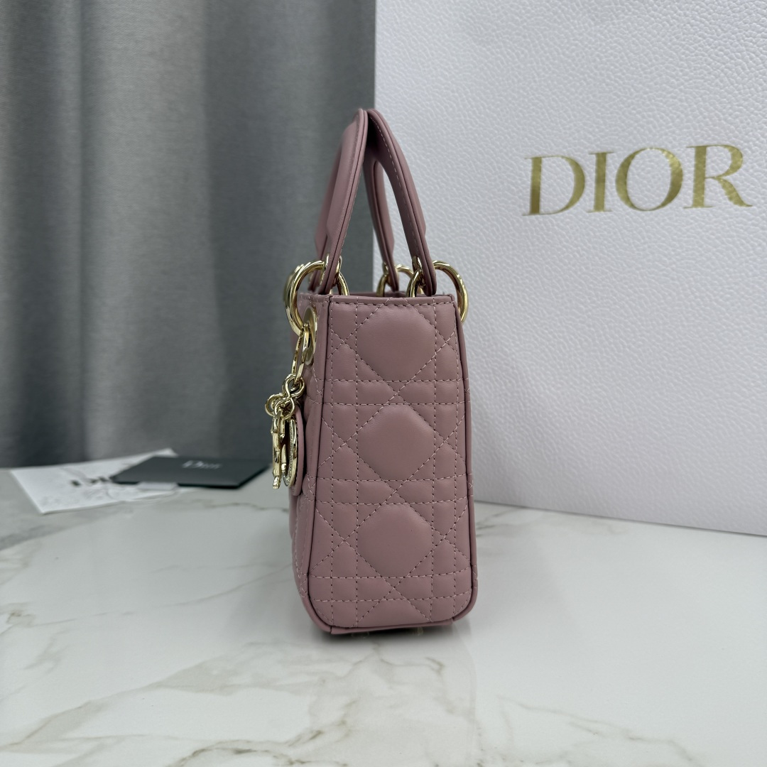Dior一比一仿戴妃包 玫瑰粉迷你款 女生甜美色人氣推介| 9 Dior一比一仿戴妃包 玫瑰粉迷你款 女生甜美色人氣推介