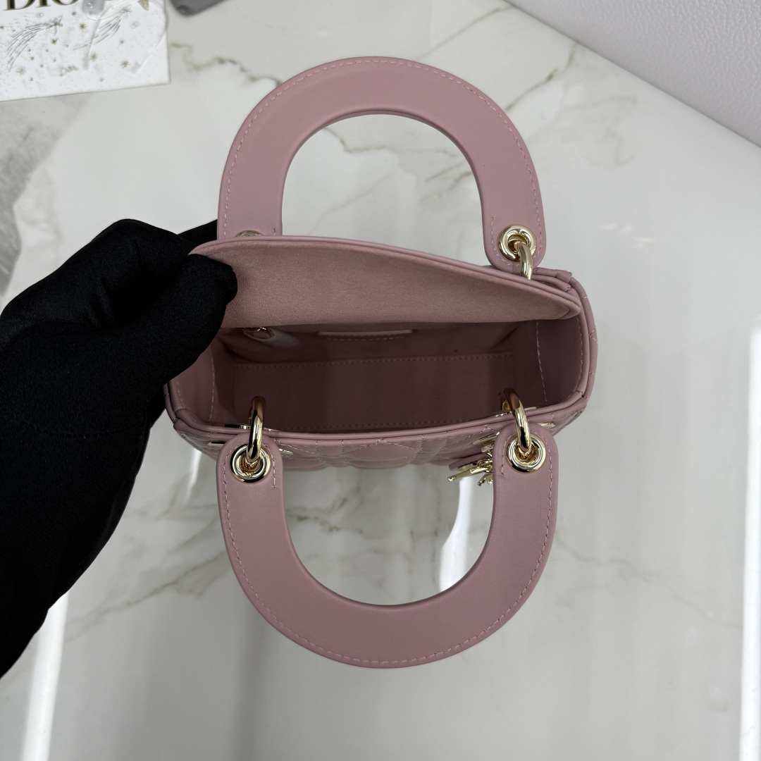 Dior一比一仿戴妃包 玫瑰粉迷你款 女生甜美色人氣推介| 8 Dior一比一仿戴妃包 玫瑰粉迷你款 女生甜美色人氣推介