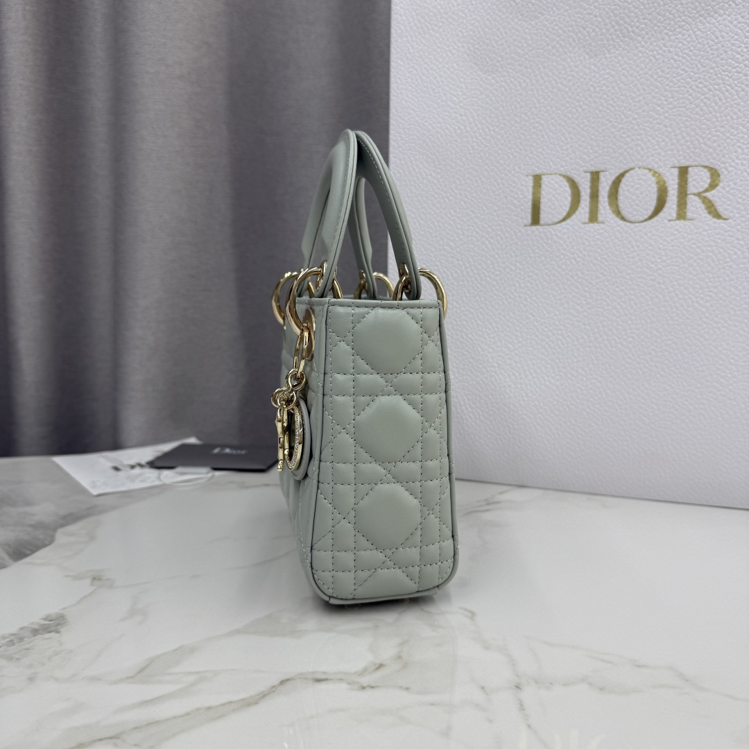 DiorA貨迷你戴妃包 女款薄荷綠色清新風格設計| 9 DiorA貨迷你戴妃包 女款薄荷綠色清新風格設計