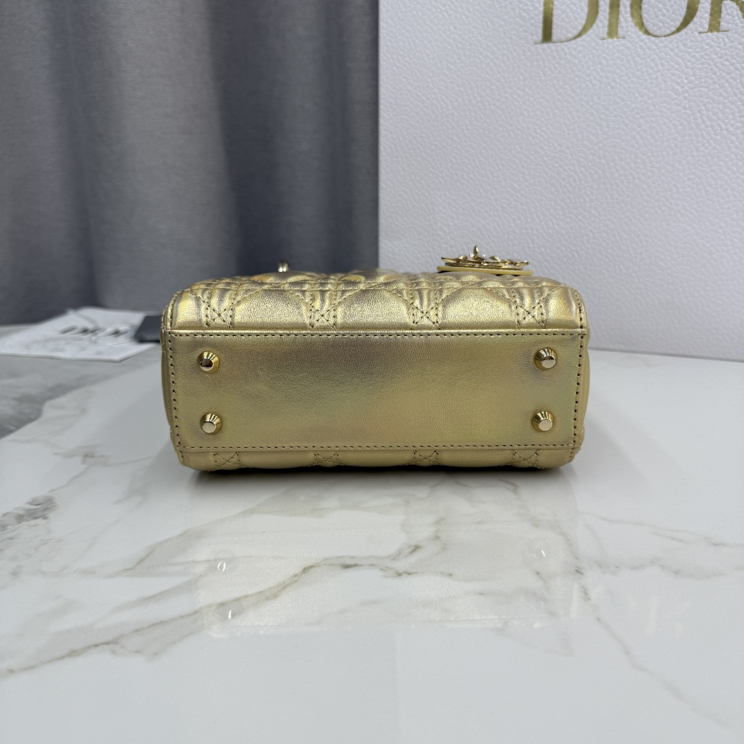 Dior一比一仿戴妃包 女款幻彩金色系奢華小包設計| 10 Dior一比一仿戴妃包 女款幻彩金色系奢華小包設計