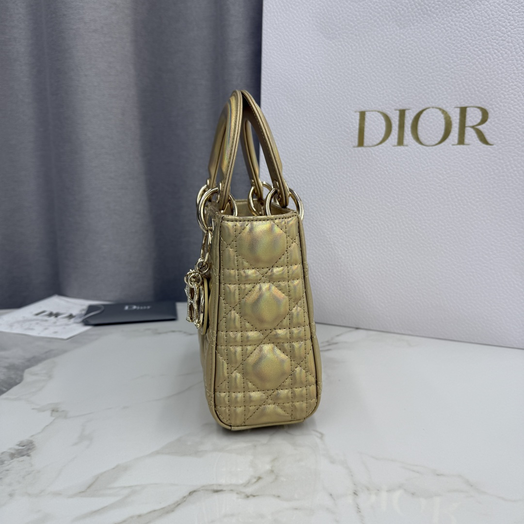 Dior一比一仿戴妃包 女款幻彩金色系奢華小包設計| 9 Dior一比一仿戴妃包 女款幻彩金色系奢華小包設計