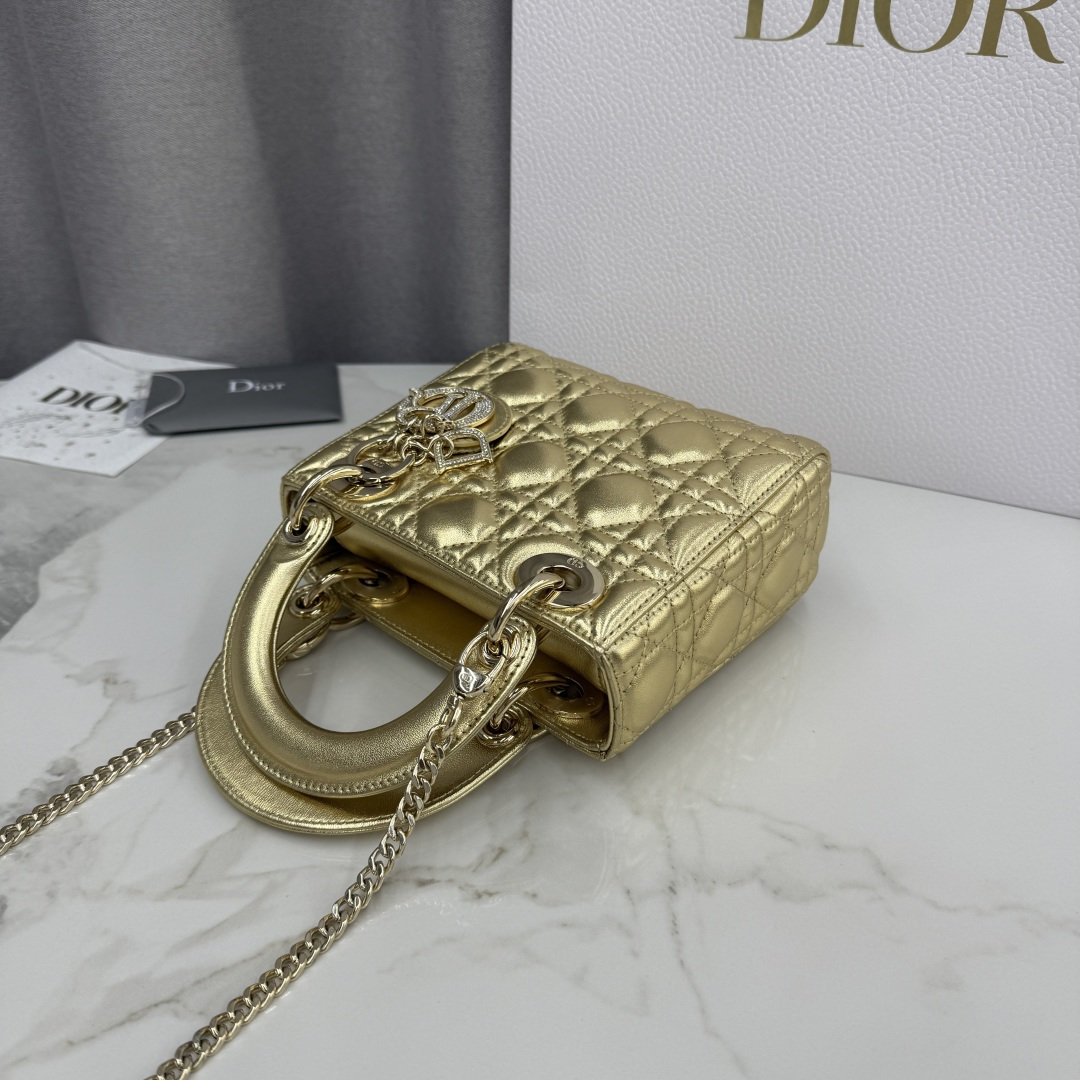 DiorA貨金色戴妃迷你包 女款閃耀金光皮革派對造型包| 12 DiorA貨金色戴妃迷你包 女款閃耀金光皮革派對造型包