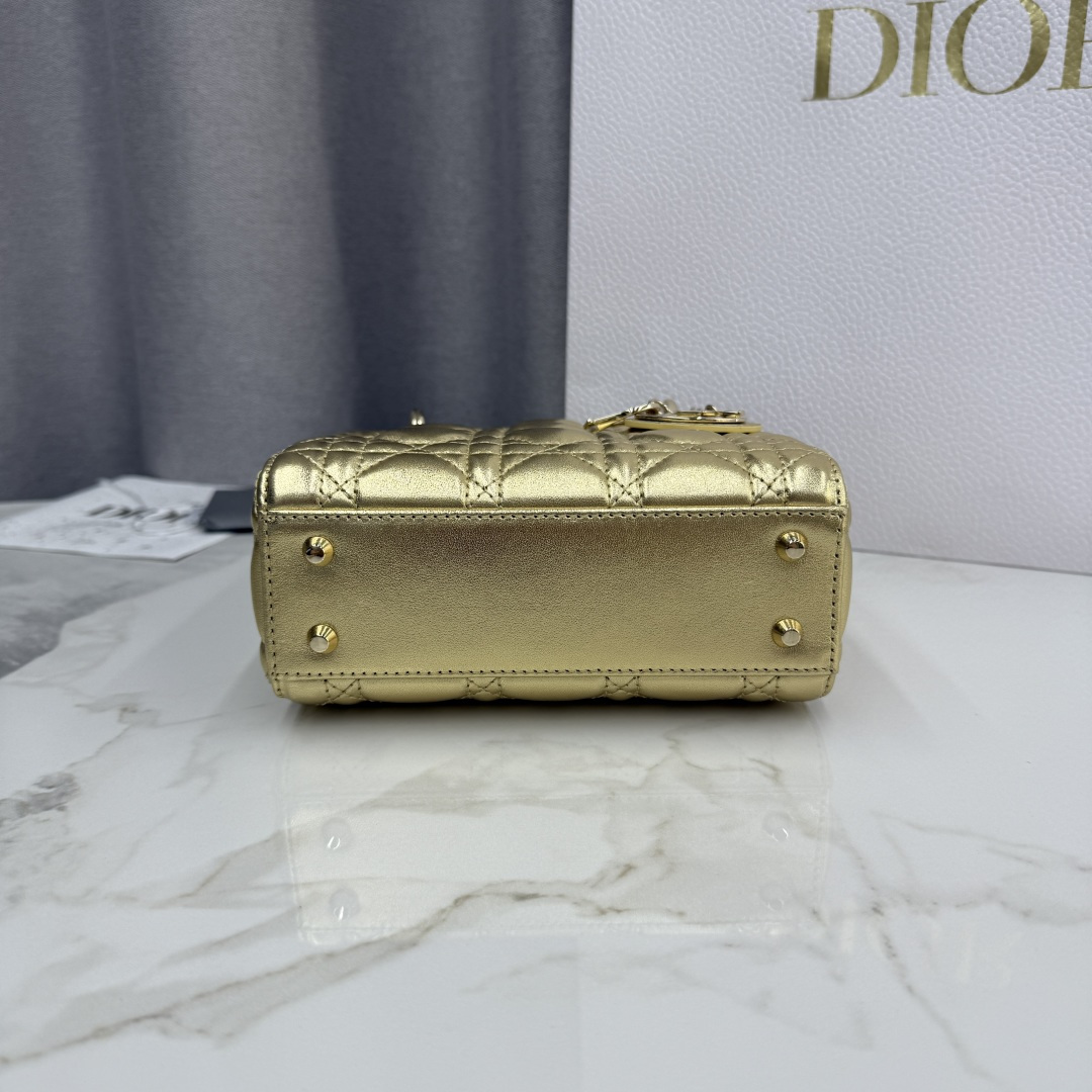 DiorA貨金色戴妃迷你包 女款閃耀金光皮革派對造型包| 10 DiorA貨金色戴妃迷你包 女款閃耀金光皮革派對造型包