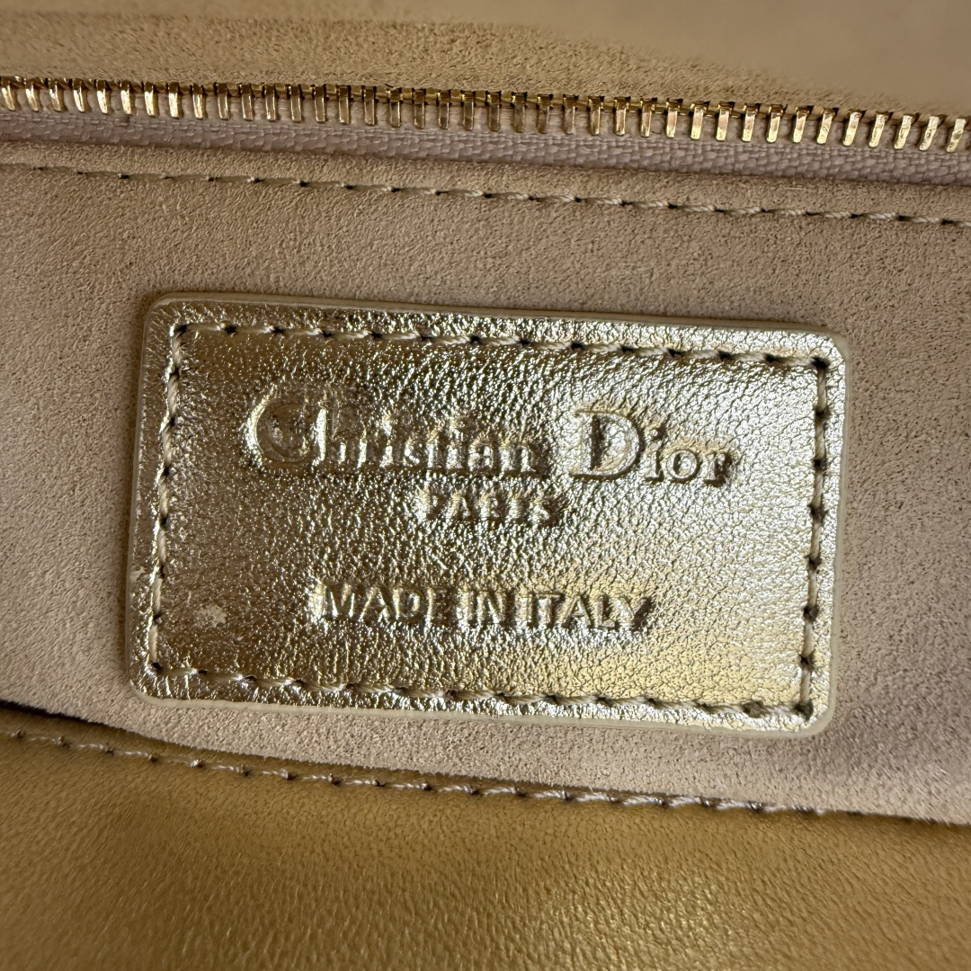 DiorA貨金色戴妃迷你包 女款閃耀金光皮革派對造型包| 7 DiorA貨金色戴妃迷你包 女款閃耀金光皮革派對造型包