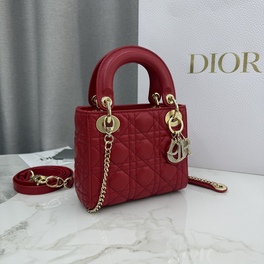 Dior高仿紅色戴妃迷你包 女款亮面設計熱情吸睛款| 14 Dior高仿紅色戴妃迷你包 女款亮面設計熱情吸睛款