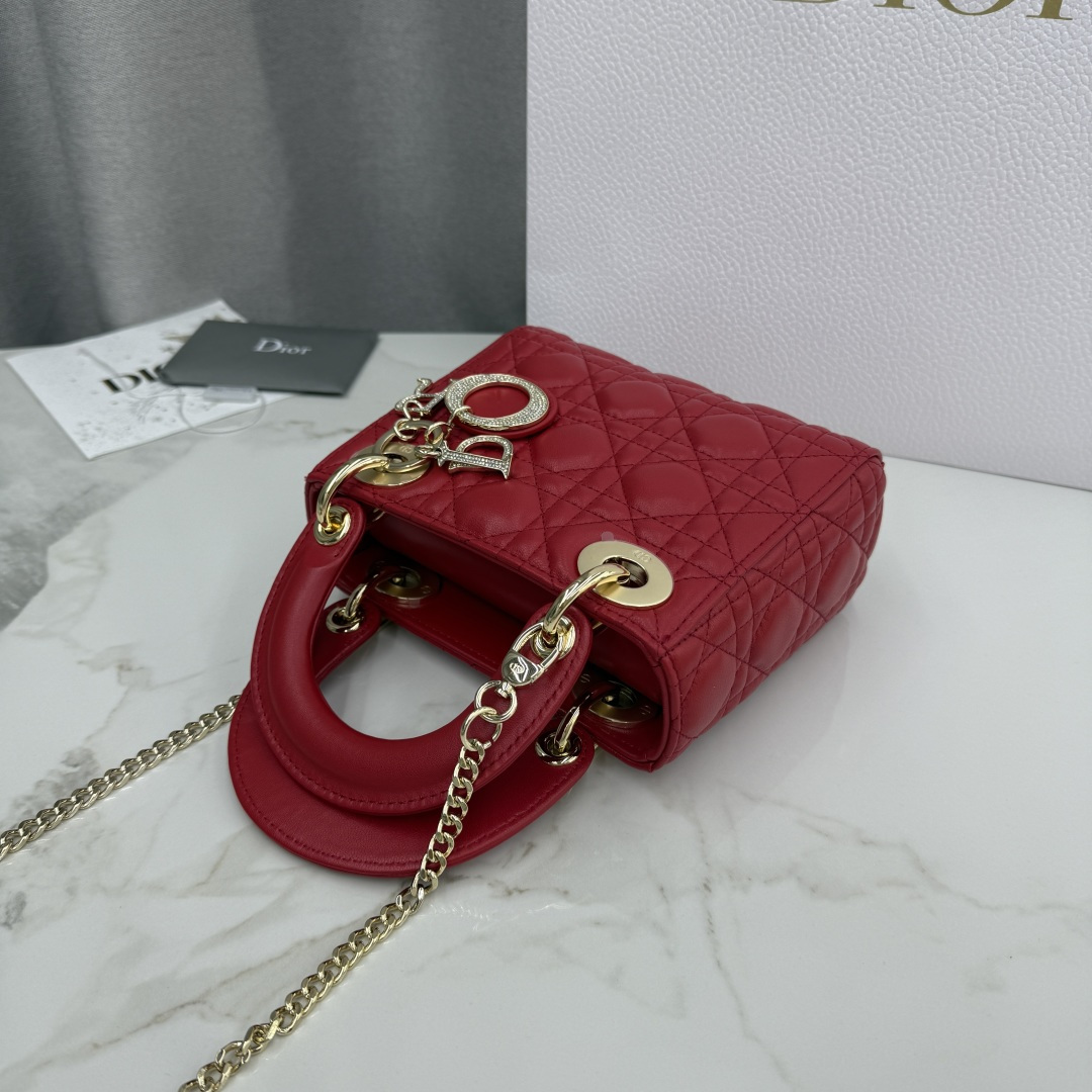 Dior高仿紅色戴妃迷你包 女款亮面設計熱情吸睛款| 12 Dior高仿紅色戴妃迷你包 女款亮面設計熱情吸睛款