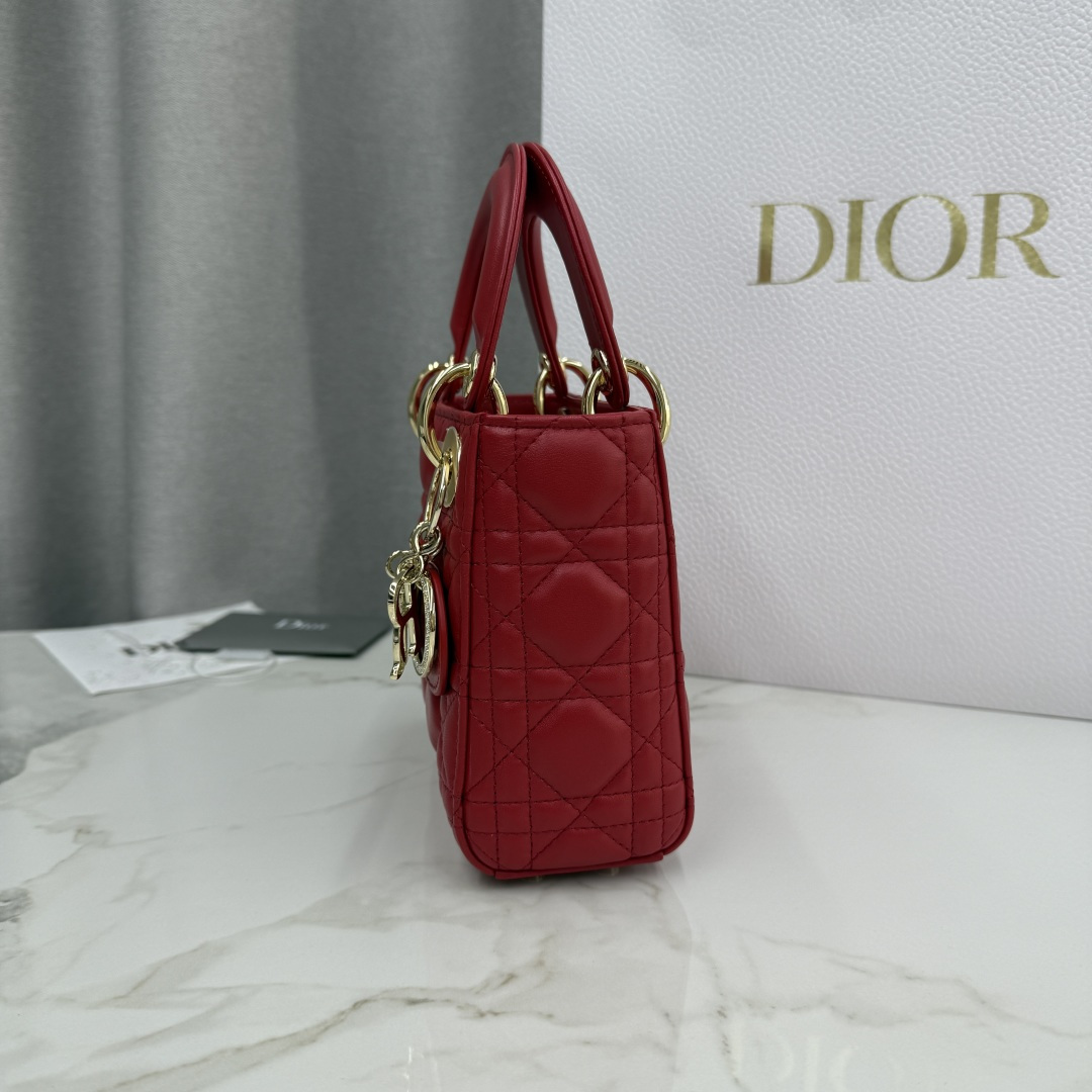 Dior高仿紅色戴妃迷你包 女款亮面設計熱情吸睛款| 9 Dior高仿紅色戴妃迷你包 女款亮面設計熱情吸睛款
