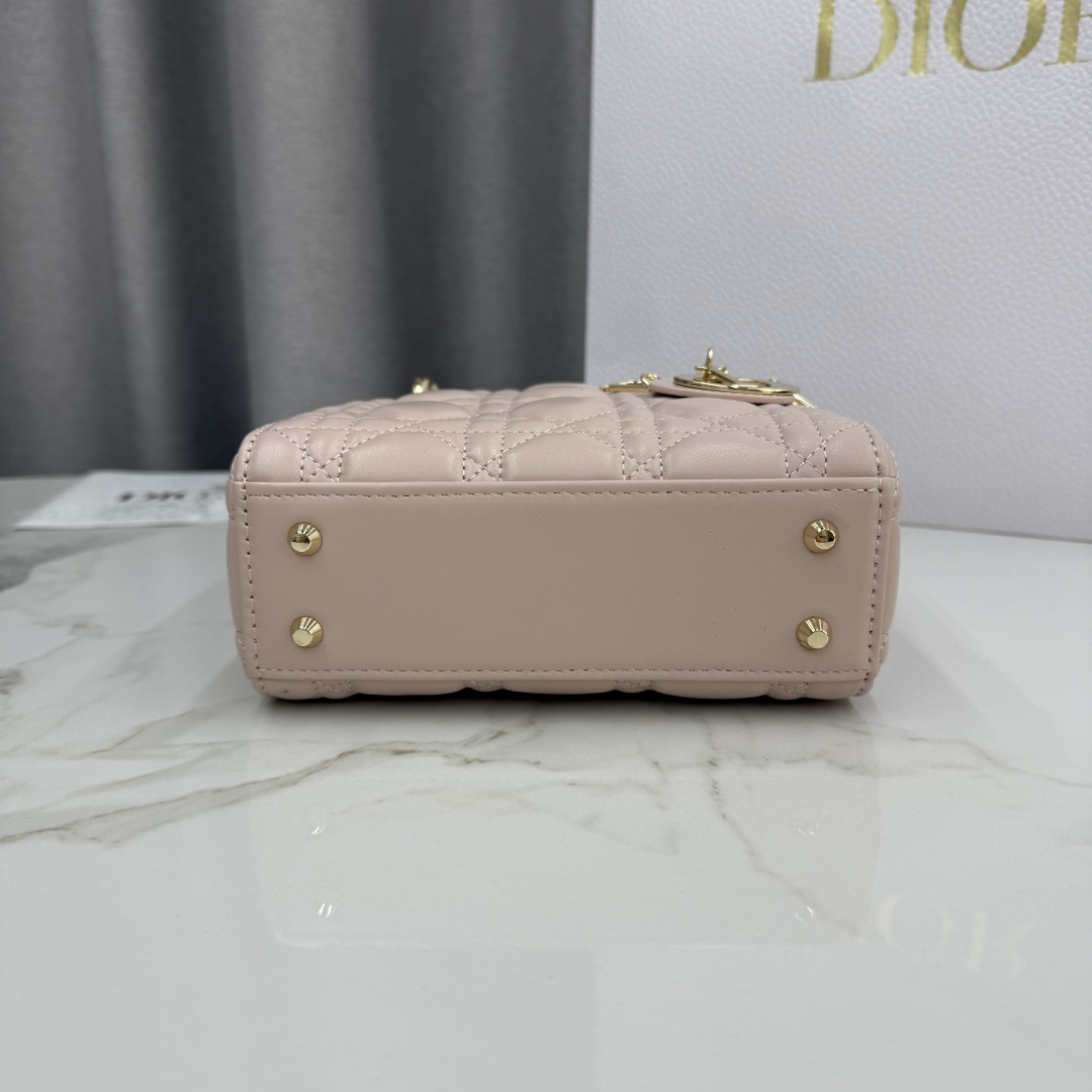 Dior高仿裸粉戴妃包 女款柔美迷你小包人氣色系| 10 Dior高仿裸粉戴妃包 女款柔美迷你小包人氣色系