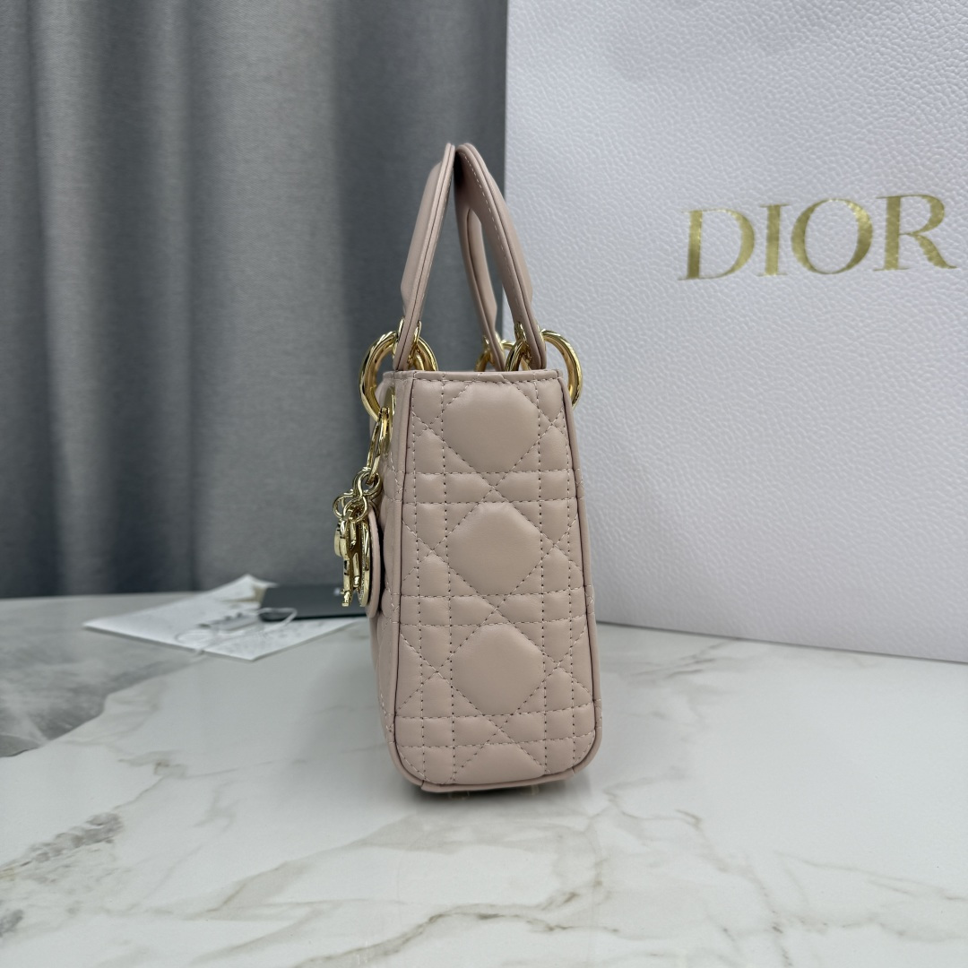 Dior高仿裸粉戴妃包 女款柔美迷你小包人氣色系| 9 Dior高仿裸粉戴妃包 女款柔美迷你小包人氣色系
