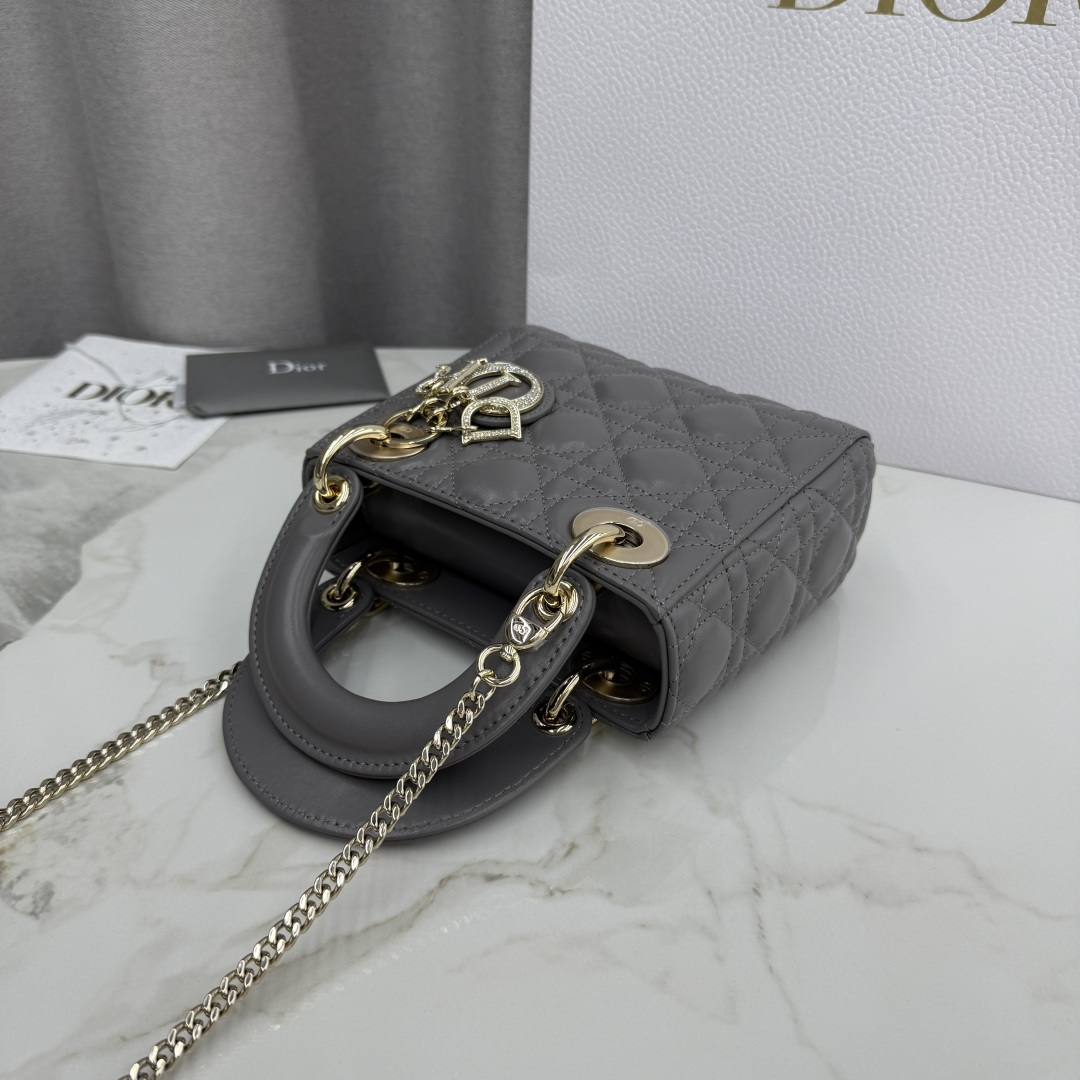Dior原單迷你戴妃包 女款鐵灰色沉穩都會風單品| 12 Dior原單迷你戴妃包 女款鐵灰色沉穩都會風單品