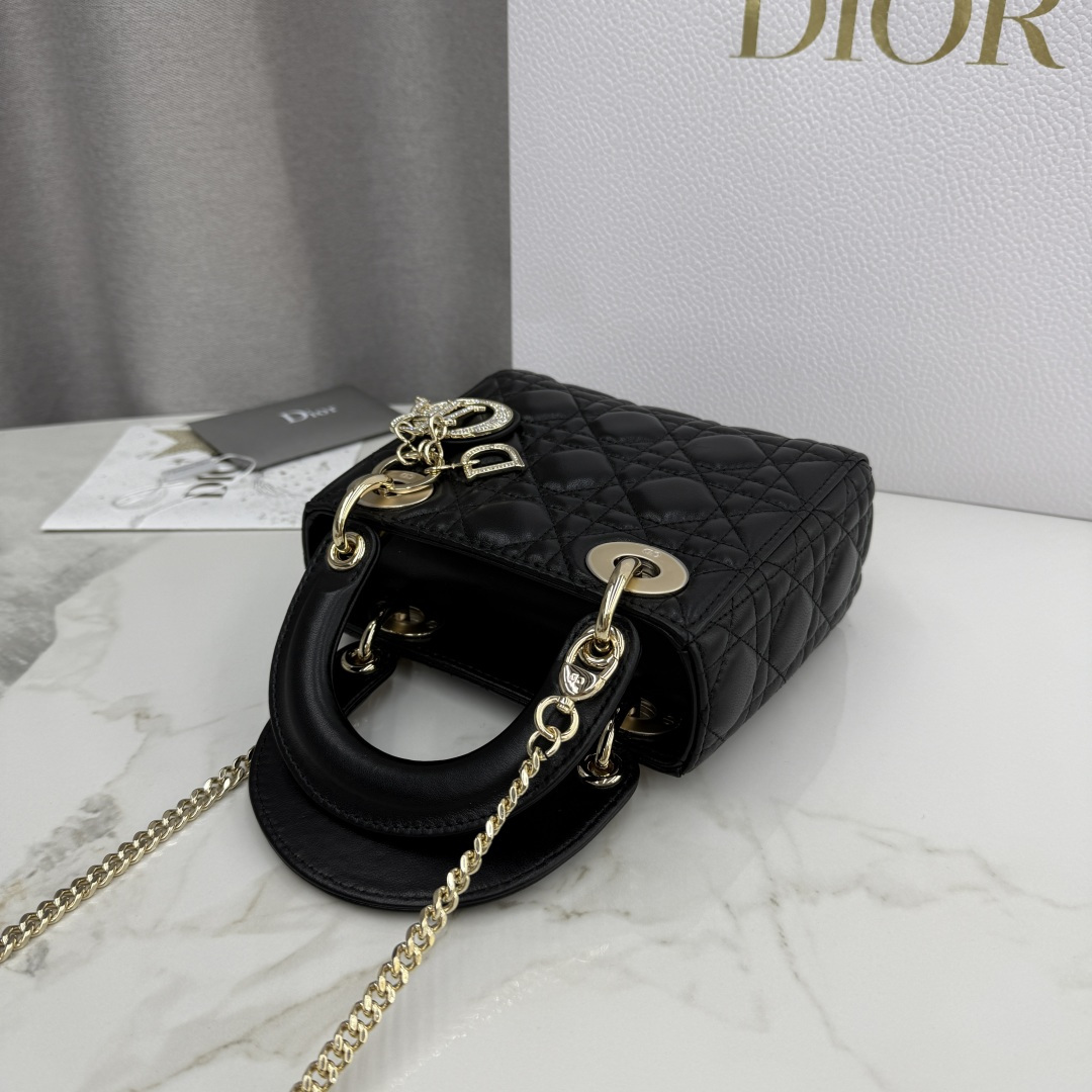 Dior高仿黑色戴妃包 女款經典款式永不退流行| 14 Dior高仿黑色戴妃包 女款經典款式永不退流行