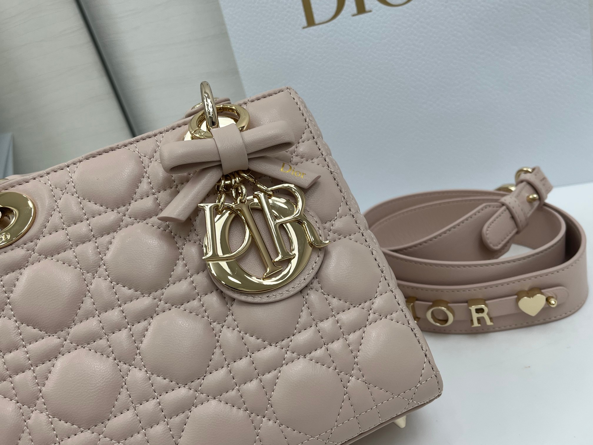 高仿Dior Lady D-Joy粉裸色蝴蝶結手提包 氣質精品風格小包| 13 高仿Dior Lady D-Joy粉裸色蝴蝶結手提包 氣質精品風格小包