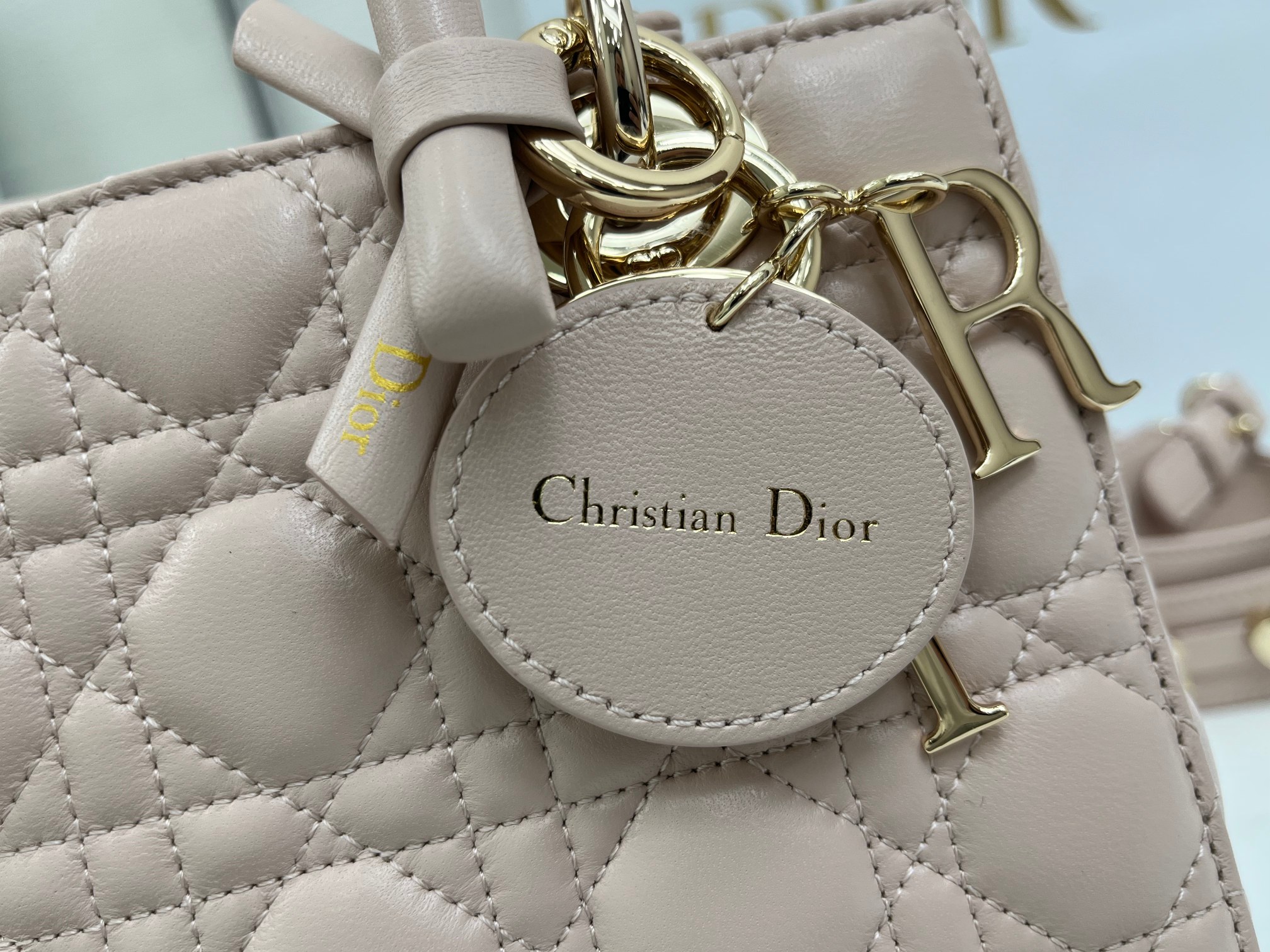 高仿Dior Lady D-Joy粉裸色蝴蝶結手提包 氣質精品風格小包| 12 高仿Dior Lady D-Joy粉裸色蝴蝶結手提包 氣質精品風格小包