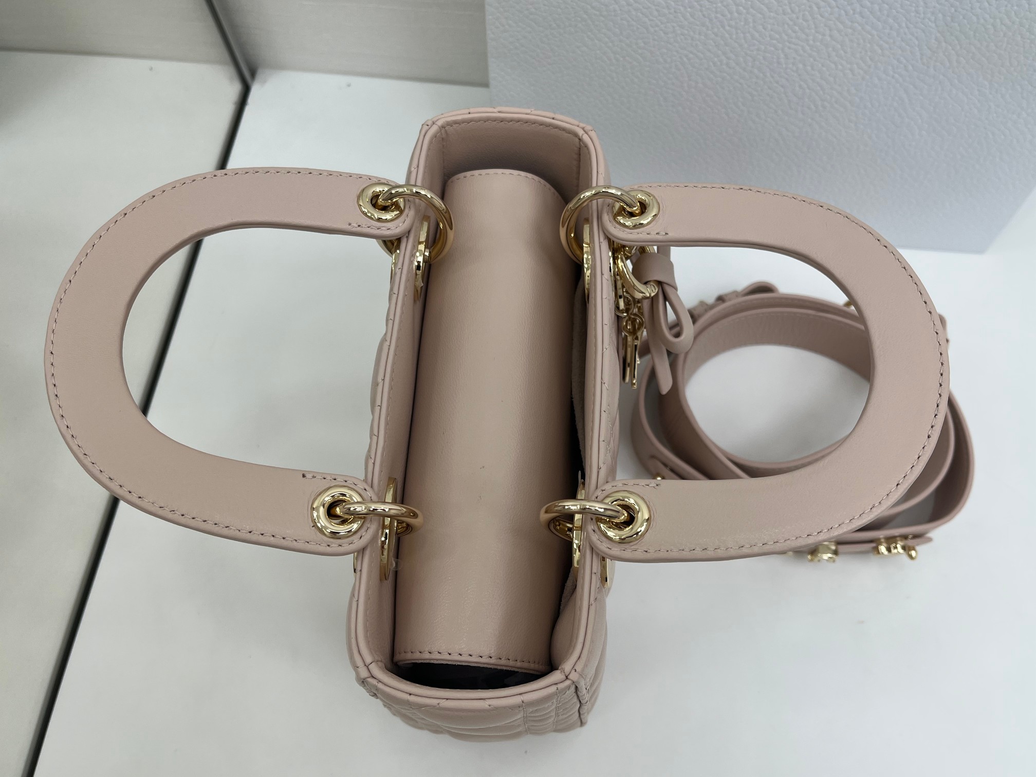 高仿Dior Lady D-Joy粉裸色蝴蝶結手提包 氣質精品風格小包| 9 高仿Dior Lady D-Joy粉裸色蝴蝶結手提包 氣質精品風格小包