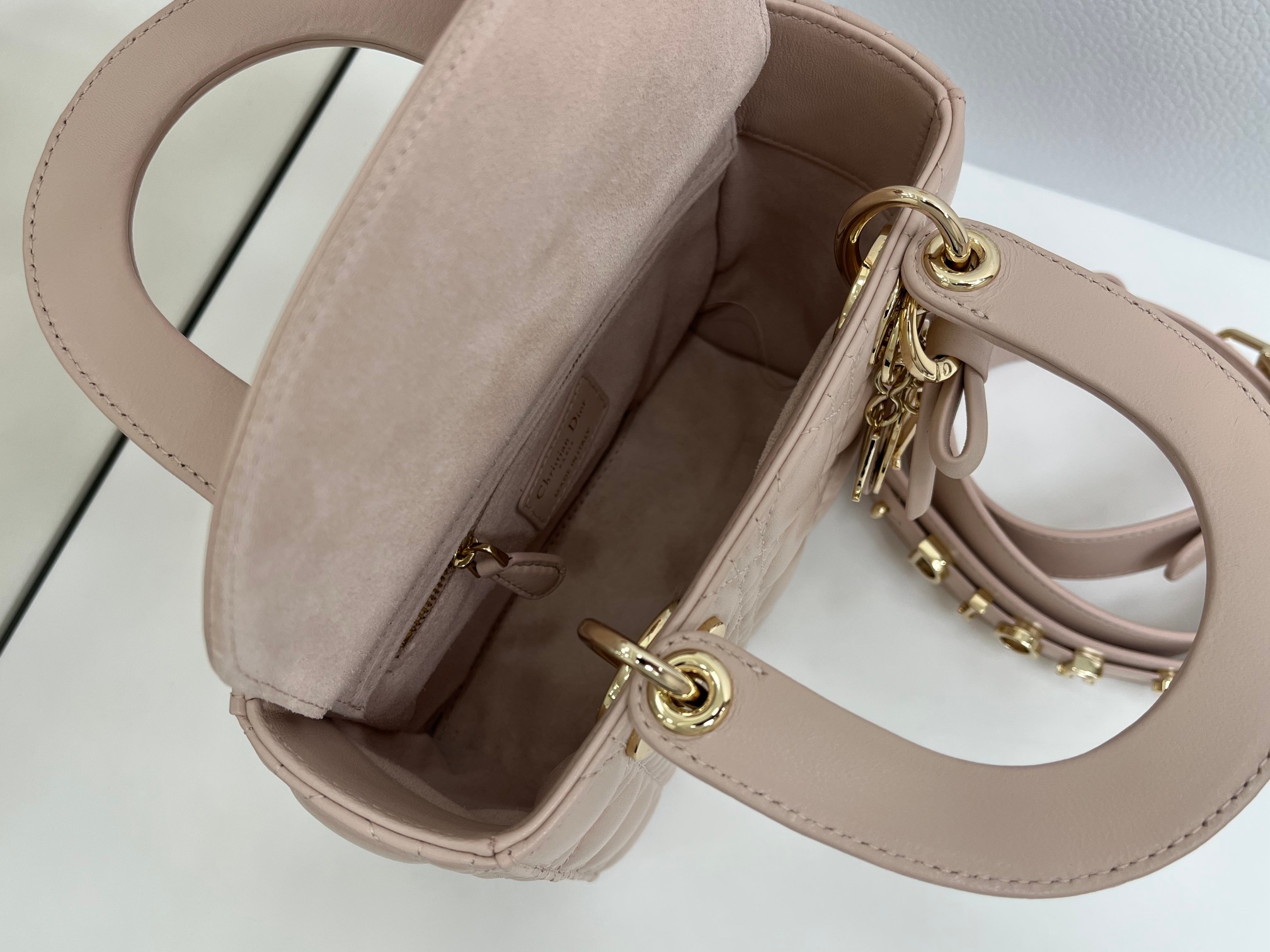 高仿Dior Lady D-Joy粉裸色蝴蝶結手提包 氣質精品風格小包| 8 高仿Dior Lady D-Joy粉裸色蝴蝶結手提包 氣質精品風格小包