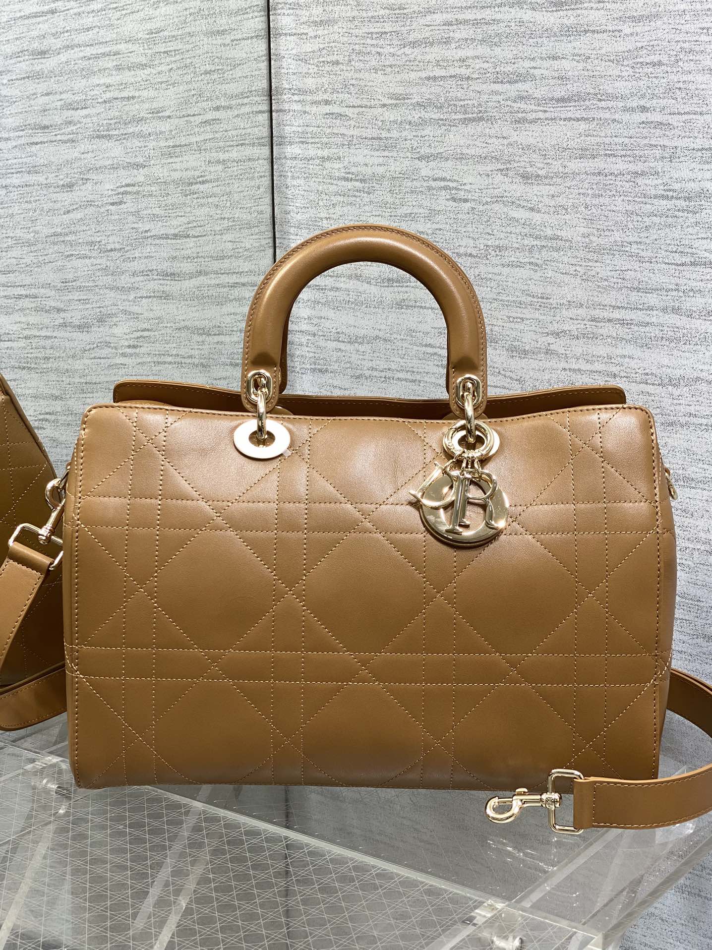 Dior 高仿焦糖大款手提包 簡約藤格拼接質感女包