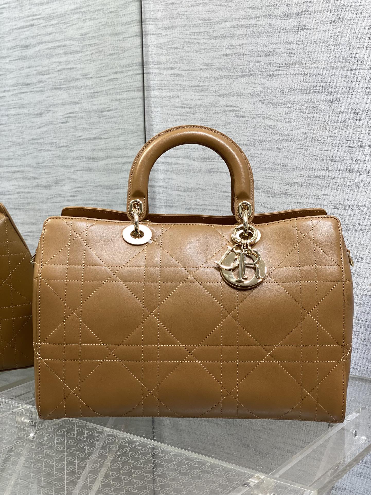 Dior 高仿焦糖大款手提包 簡約藤格拼接質感女包| 14 Dior 高仿焦糖大款手提包 簡約藤格拼接質感女包