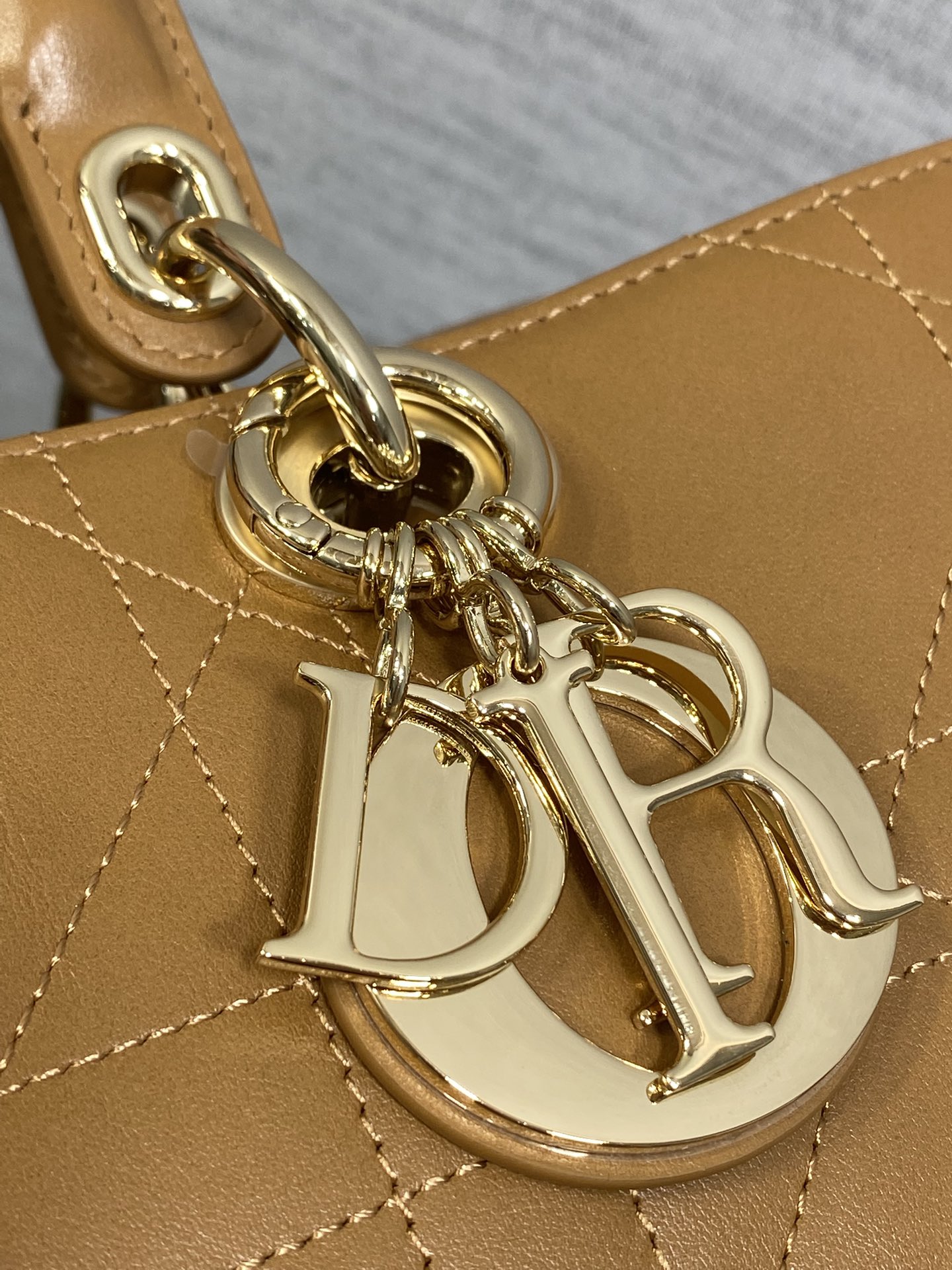 Dior 高仿焦糖大款手提包 簡約藤格拼接質感女包| 13 Dior 高仿焦糖大款手提包 簡約藤格拼接質感女包