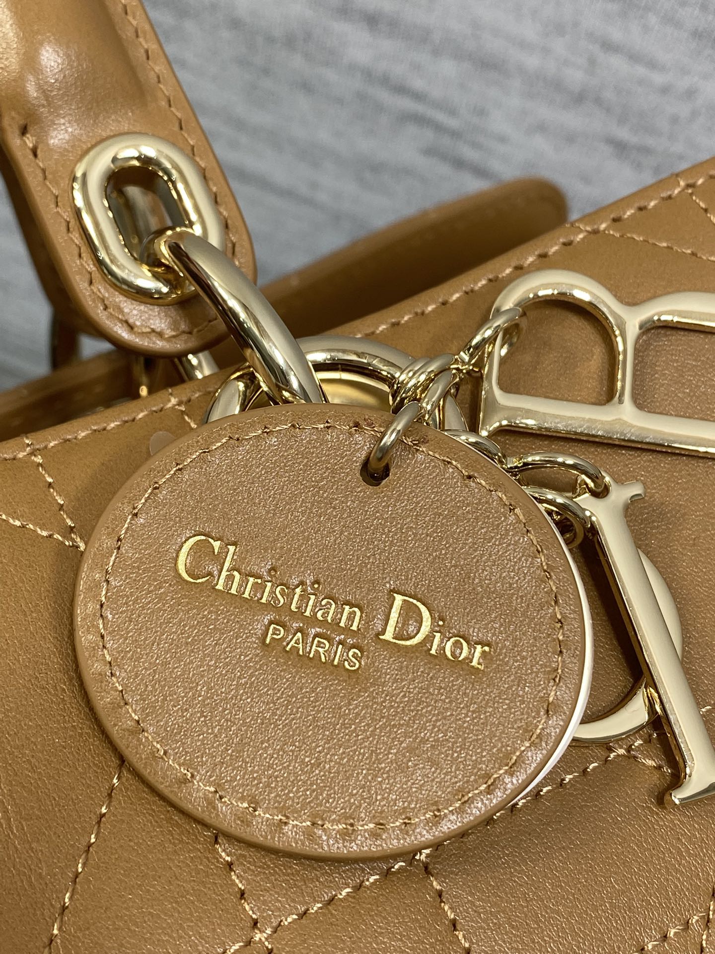 Dior 高仿焦糖大款手提包 簡約藤格拼接質感女包| 12 Dior 高仿焦糖大款手提包 簡約藤格拼接質感女包