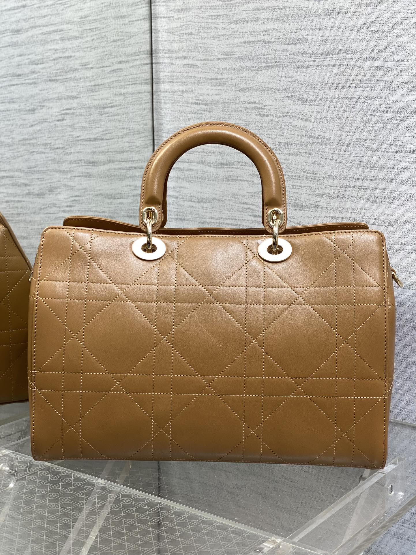 Dior 高仿焦糖大款手提包 簡約藤格拼接質感女包| 11 Dior 高仿焦糖大款手提包 簡約藤格拼接質感女包