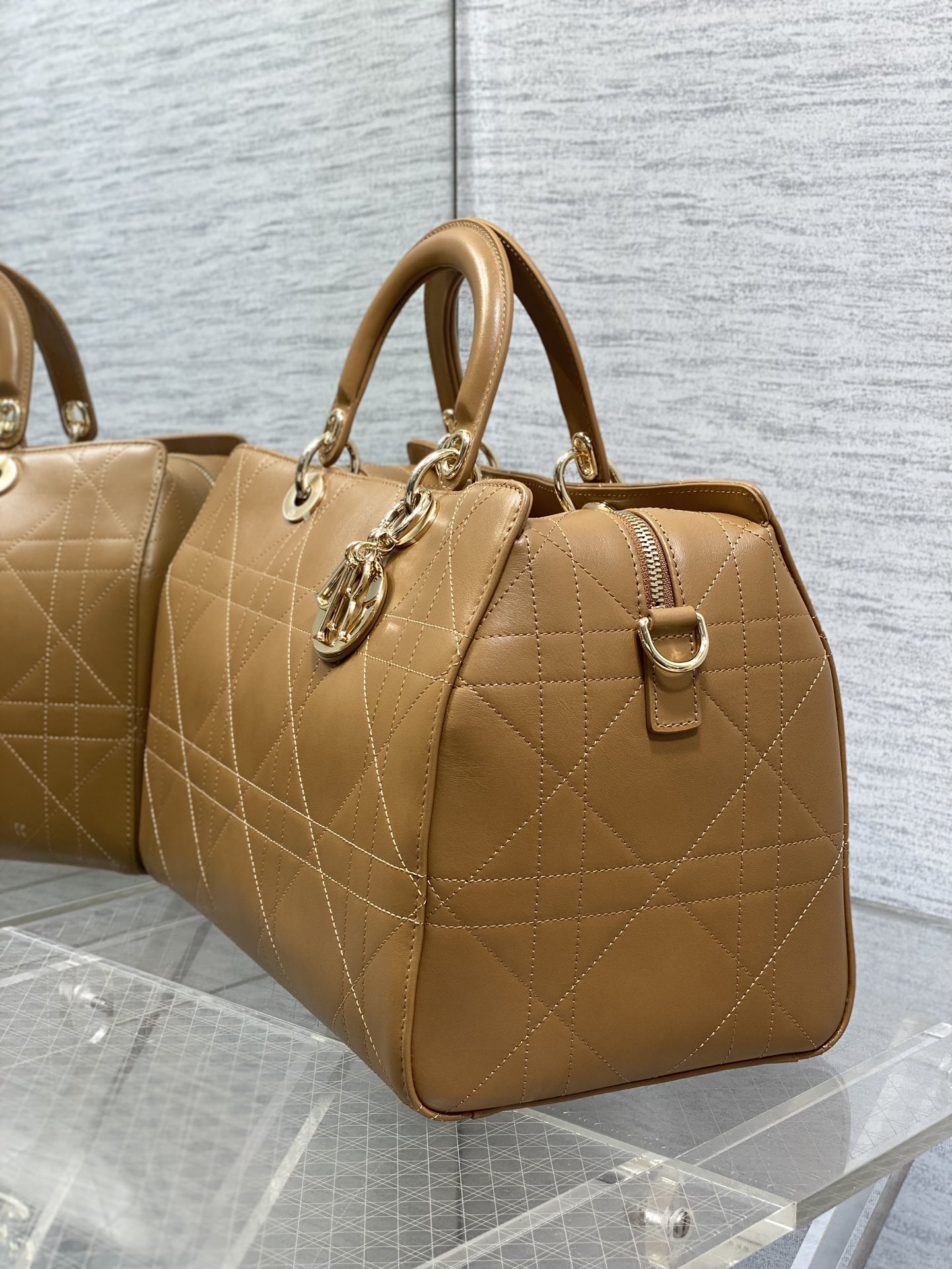 Dior 高仿焦糖大款手提包 簡約藤格拼接質感女包| 10 Dior 高仿焦糖大款手提包 簡約藤格拼接質感女包