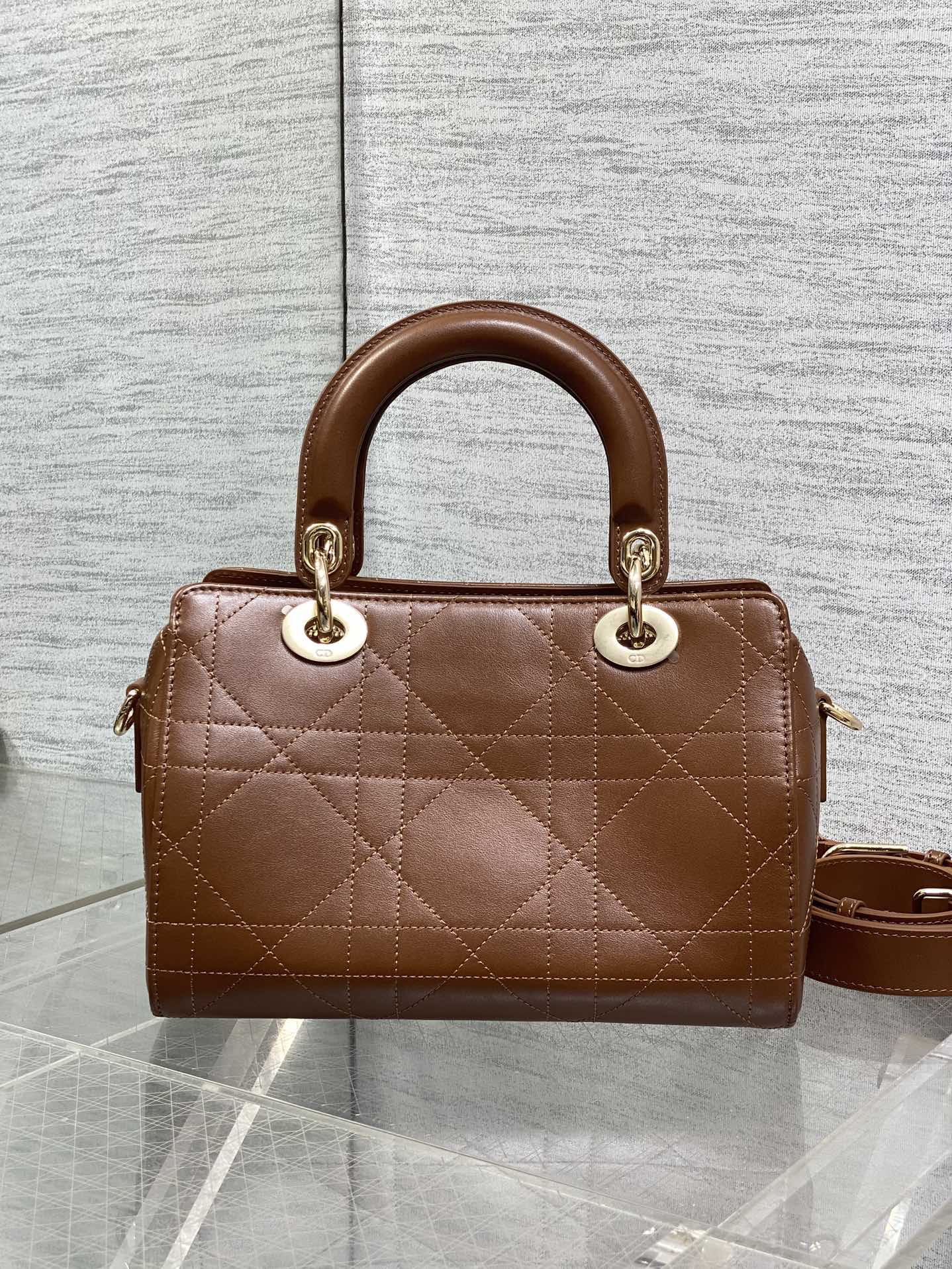 Dior 一比一栗棕色小款手提包 迷你可愛藤格紋女用包| 11 Dior 一比一栗棕色小款手提包 迷你可愛藤格紋女用包